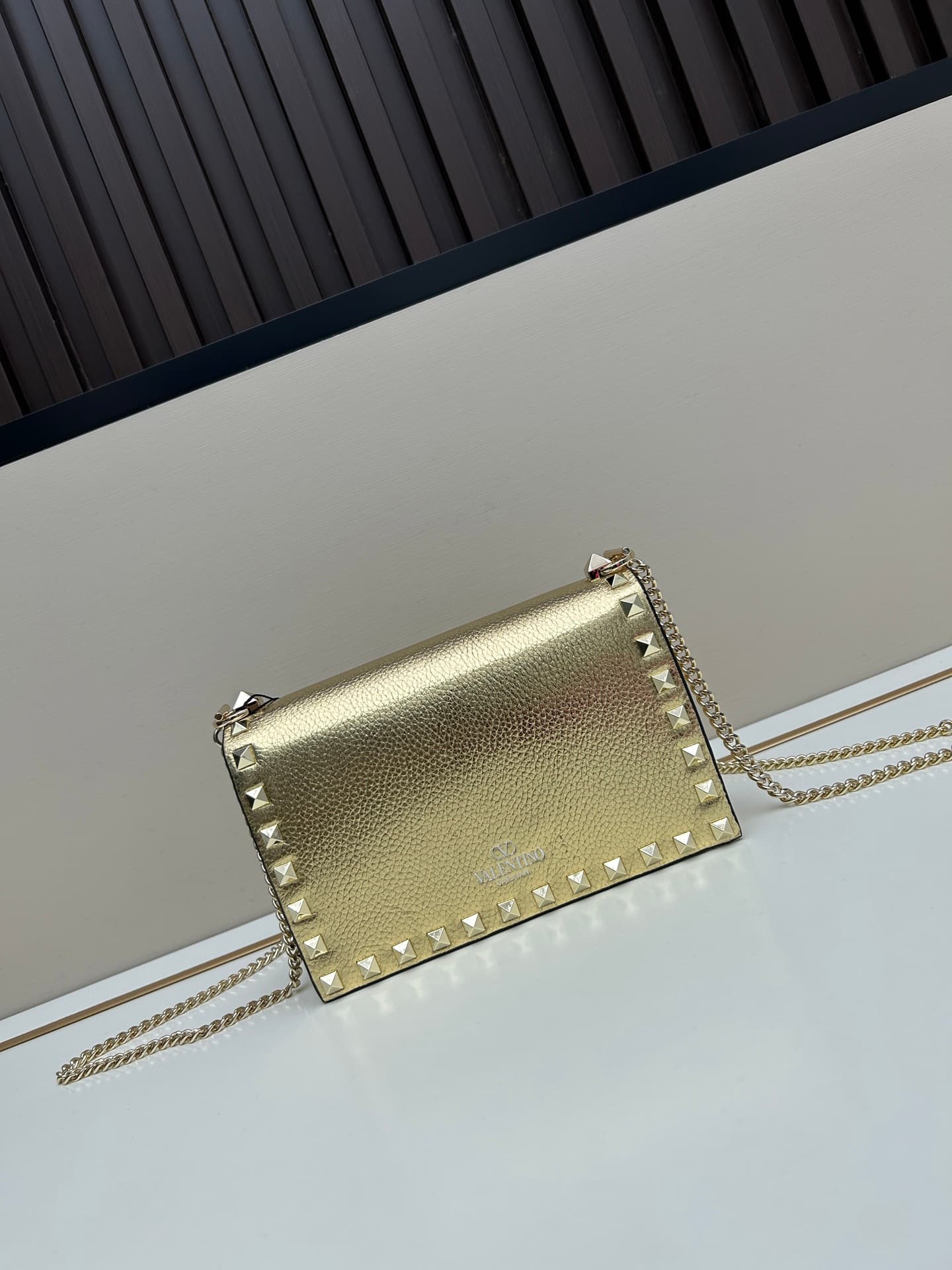 C8274 .New❤Garavani Rockstud Mini leather crossbody bag, featuring the iconic hook fastenings for easy opening and closing — image 2