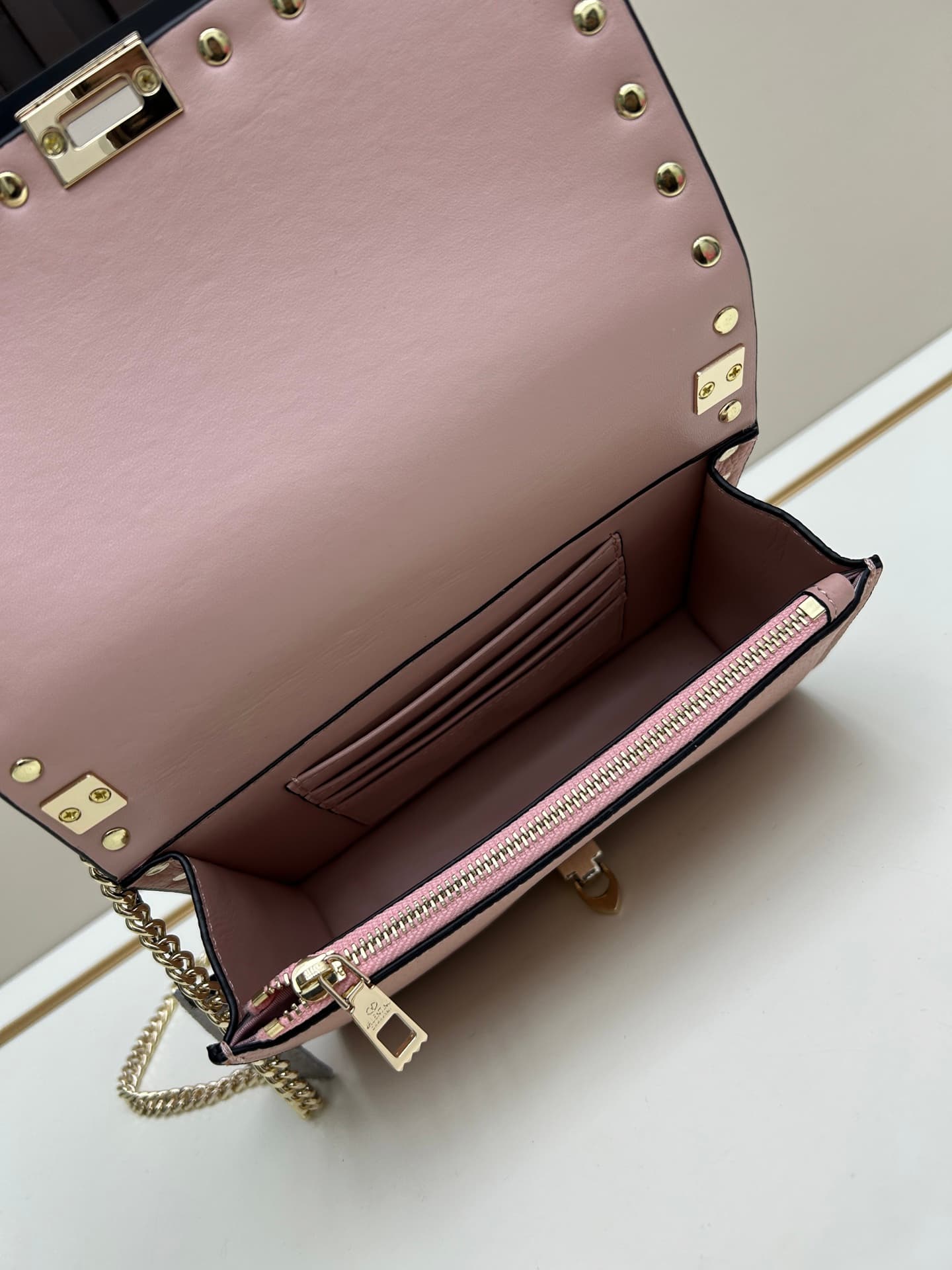 C8272 .New❤Garavani Rockstud Mini leather crossbody bag, featuring the iconic hook closure design — image 7