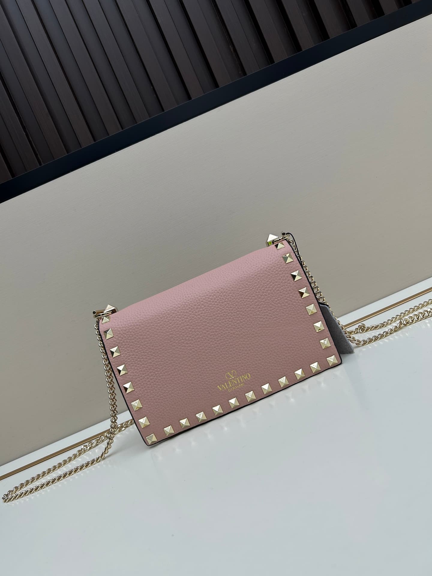 C8272 .New❤Garavani Rockstud Mini leather crossbody bag, featuring the iconic hook closure design — image 2