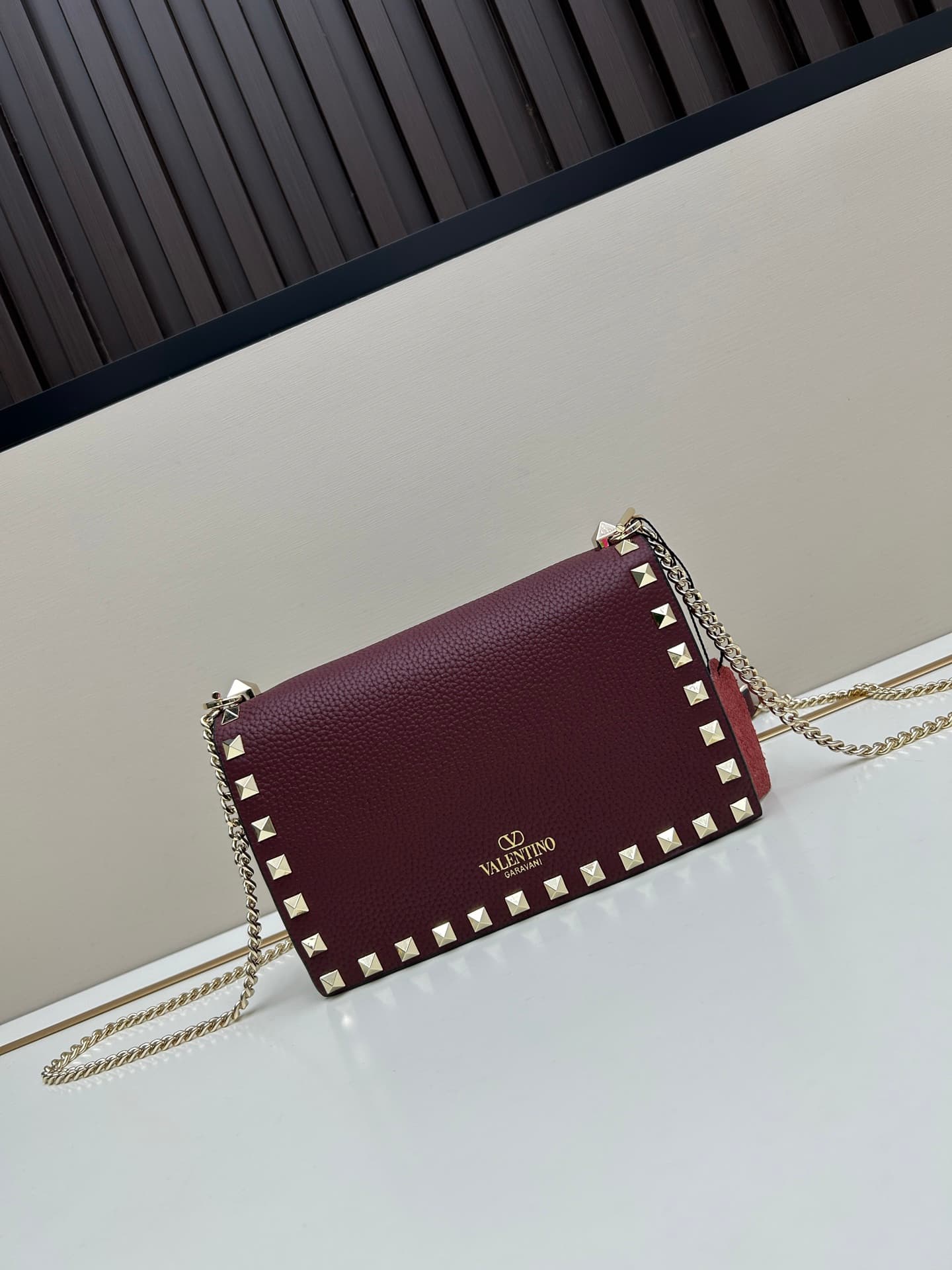 C8273 .New❤Garavani Rockstud Mini leather crossbody bag, featuring the iconic hook-closure design — image 2