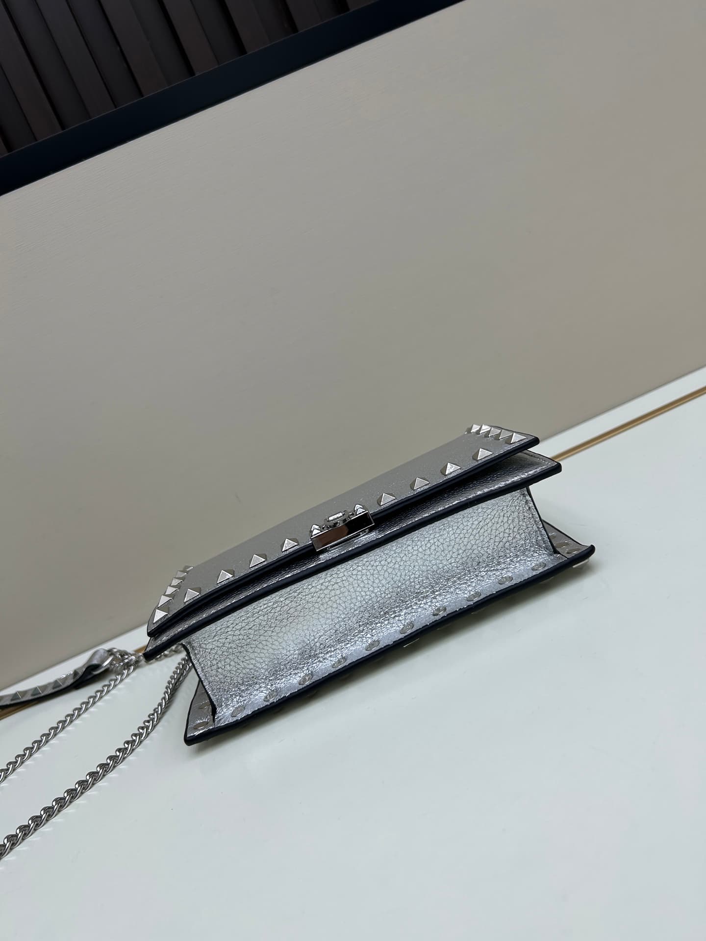 C8271 .New❤Garavani Rockstud Small size leather crossbody bag, featuring the iconic hook fastener design — image 4