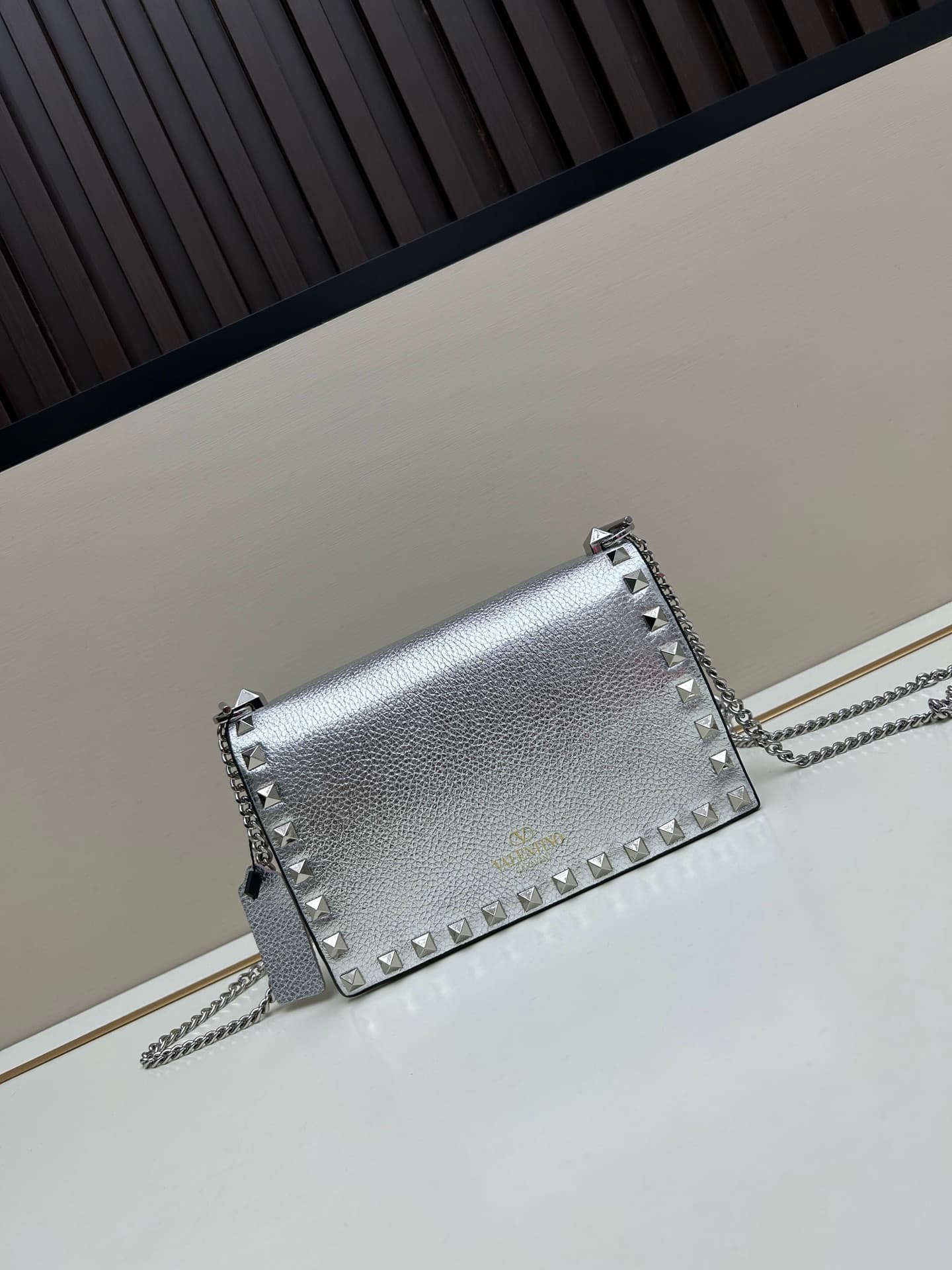C8271 .New❤Garavani Rockstud Small size leather crossbody bag, featuring the iconic hook fastener design — image 2
