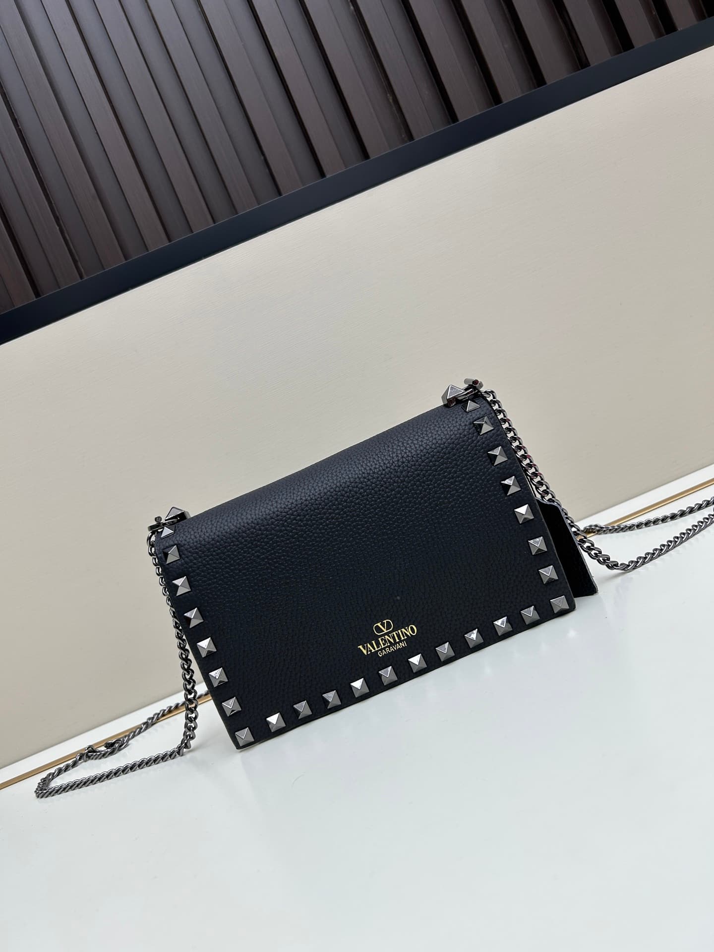 C8269 .New❤Garavani Rockstud Small size cowhide crossbody bag, featuring the iconic hook closure design — image 2