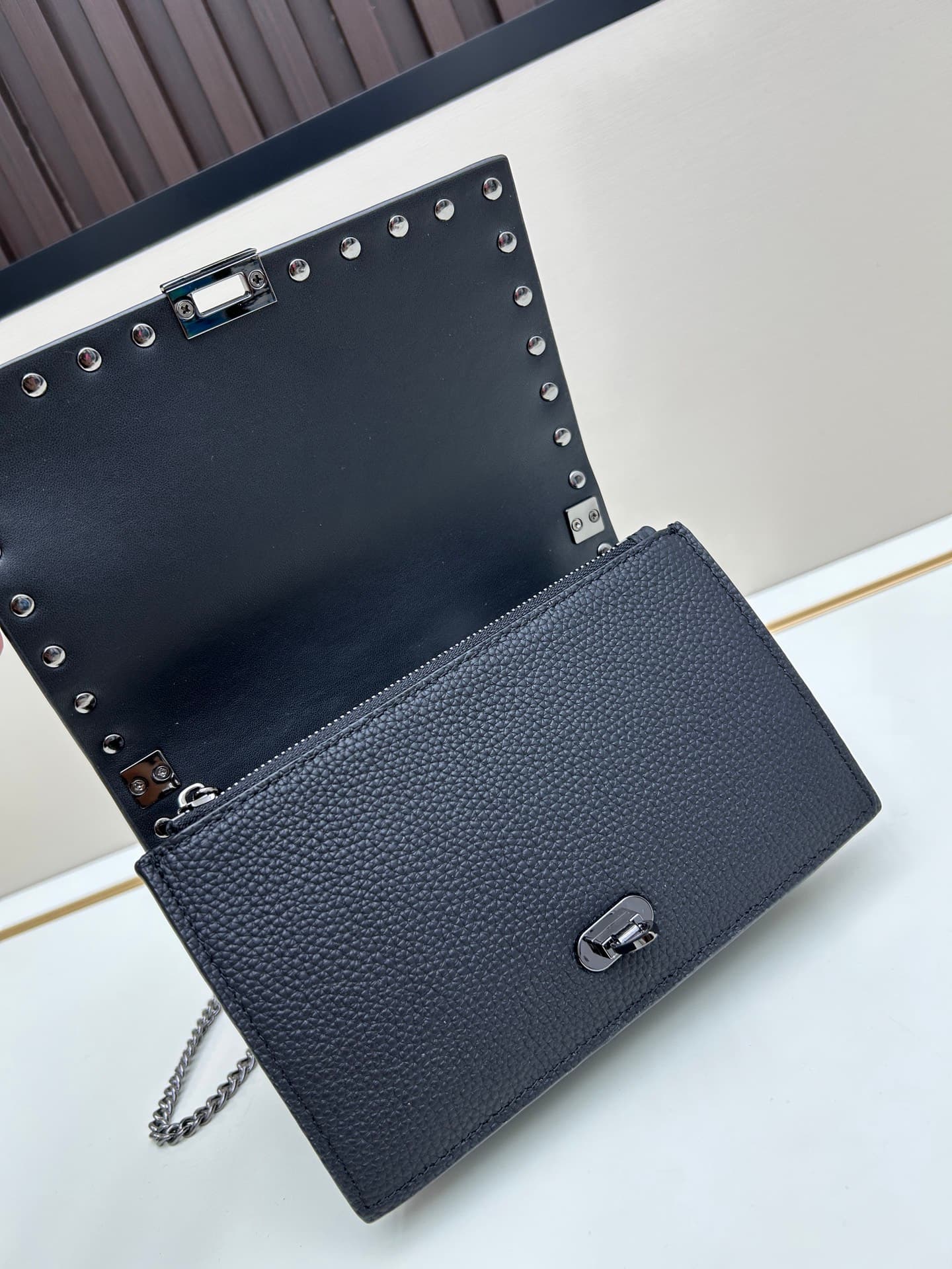 C8269 .New❤Garavani Rockstud Small size cowhide crossbody bag, featuring the iconic hook closure design — image 6