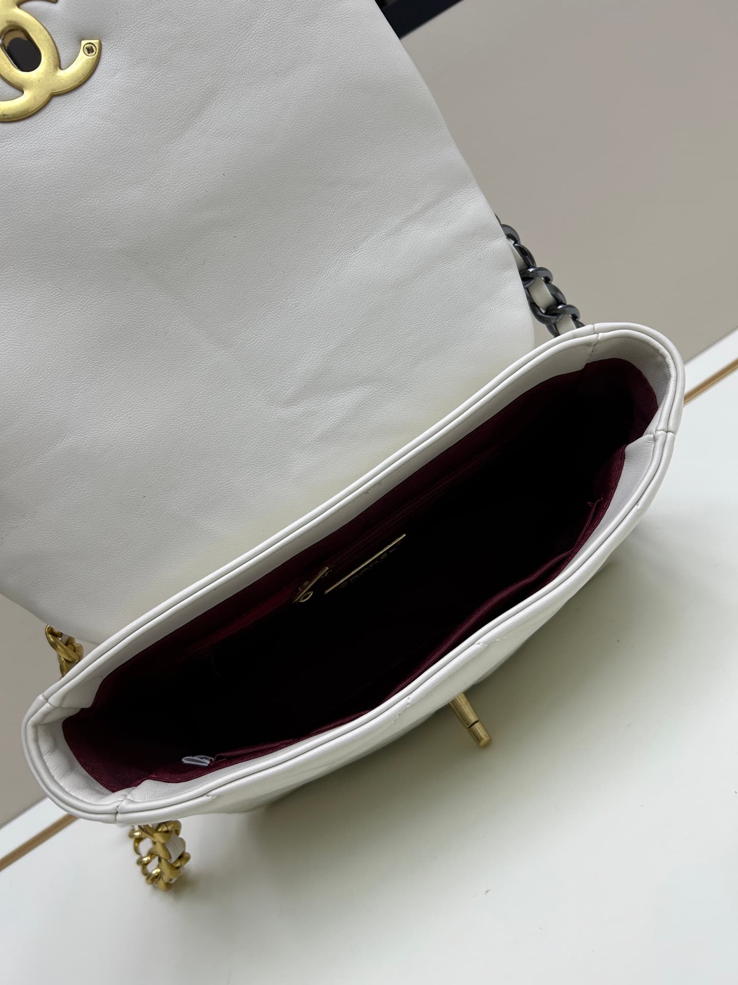 C707 New model bag💰 CHANEL Platinum 19bag||| A truly beautiful “Snow White” style bag – black and gold tones, red color for a festive look; it’s versatile and fashionable. The CHANEL 19bag bag is extremely attractive; it’s an elegant and stylish bag with  — image 7