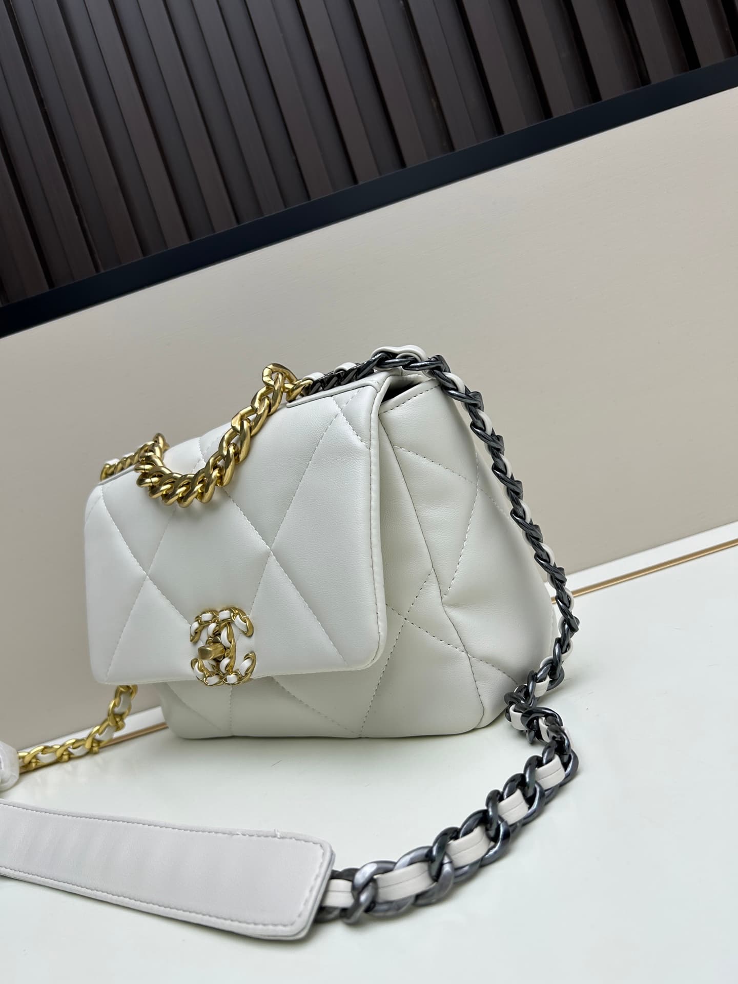 C707 New model bag💰 CHANEL Platinum 19bag||| A truly beautiful “Snow White” style bag – black and gold tones, red color for a festive look; it’s versatile and fashionable. The CHANEL 19bag bag is extremely attractive; it’s an elegant and stylish bag with  — image 2