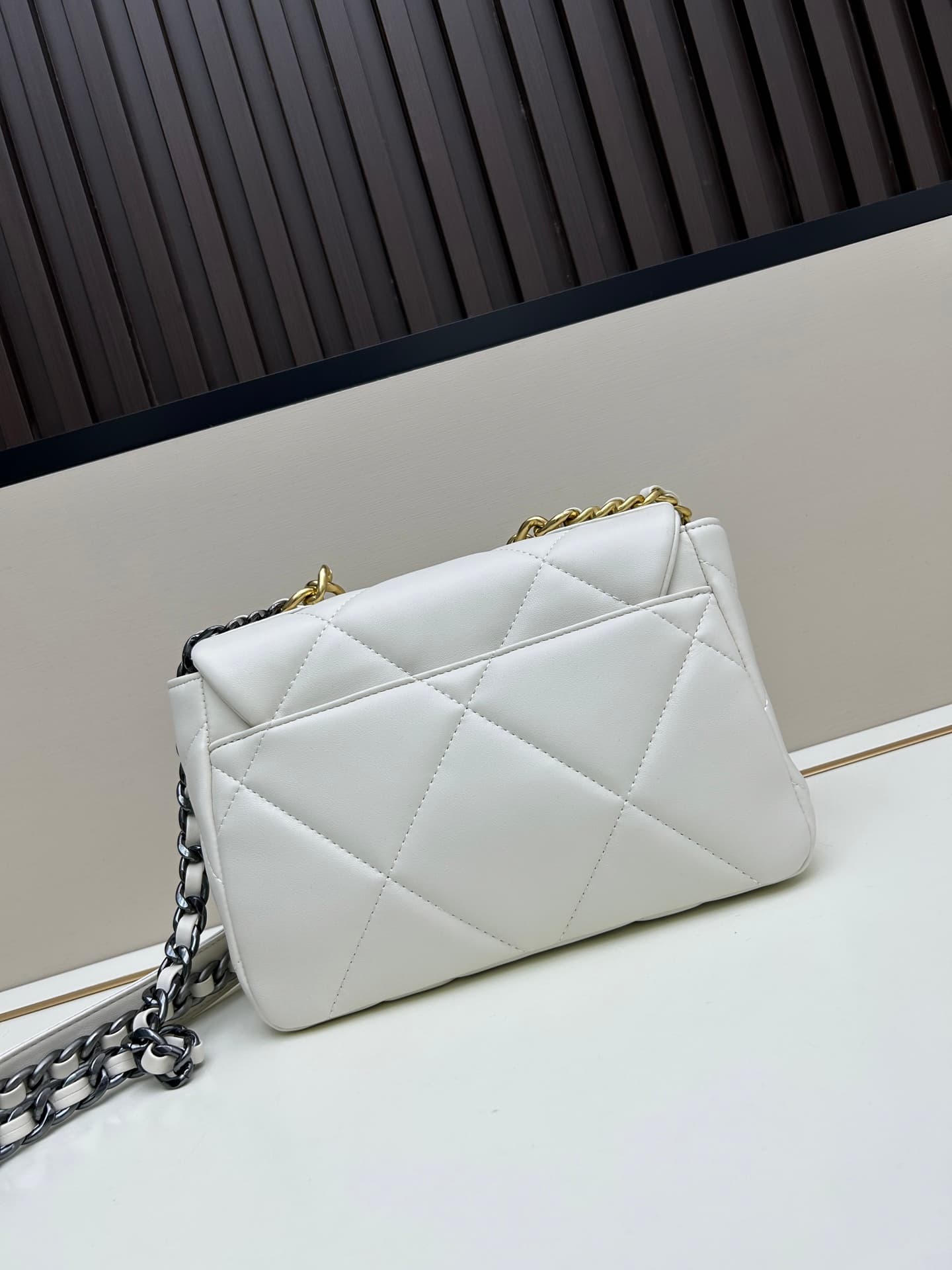 C707 New model bag💰 CHANEL Platinum 19bag||| A truly beautiful “Snow White” style bag – black and gold tones, red color for a festive look; it’s versatile and fashionable. The CHANEL 19bag bag is extremely attractive; it’s an elegant and stylish bag with  — image 3