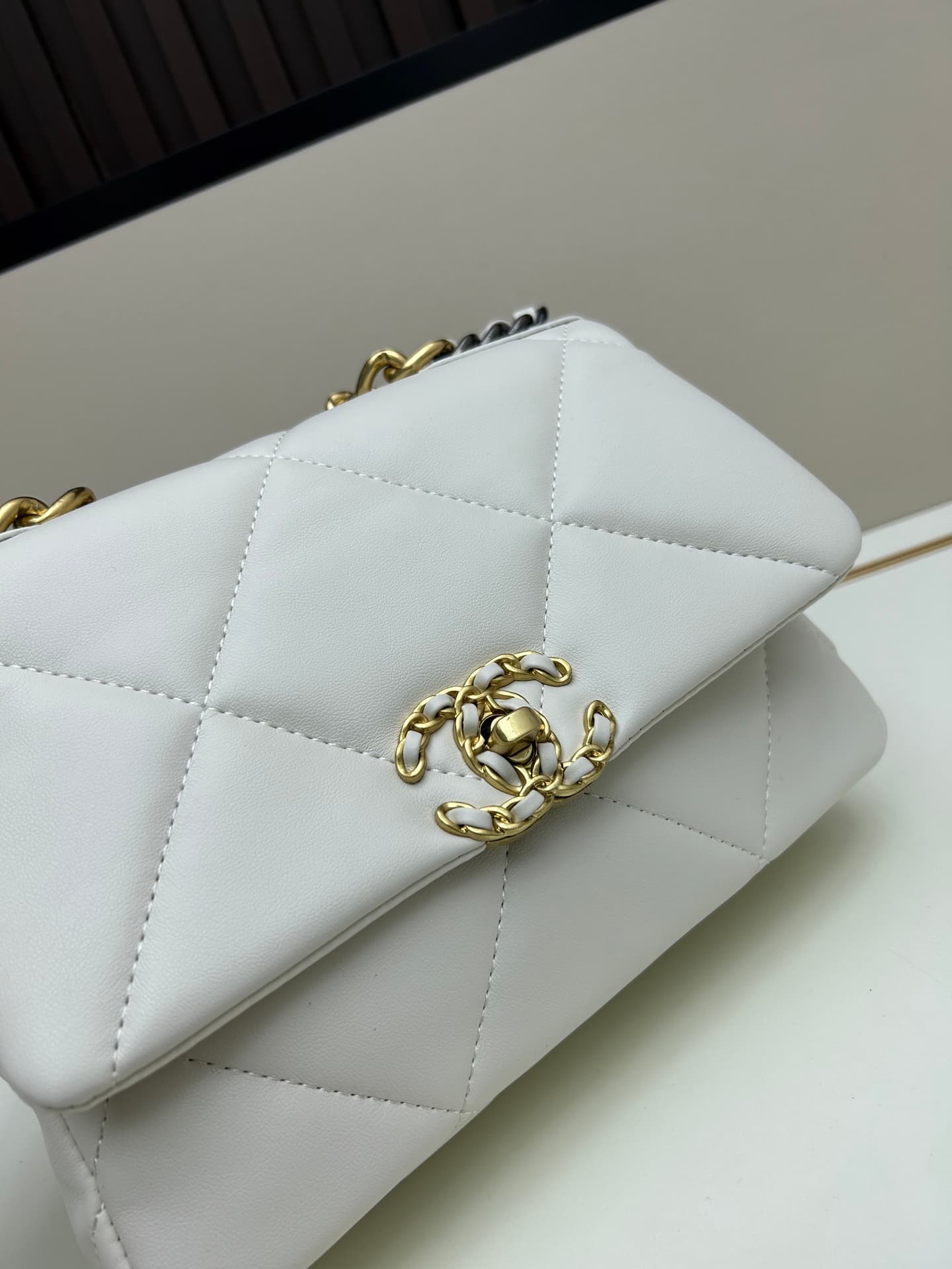 C707 New model bag💰 CHANEL Platinum 19bag||| A truly beautiful “Snow White” style bag – black and gold tones, red color for a festive look; it’s versatile and fashionable. The CHANEL 19bag bag is extremely attractive; it’s an elegant and stylish bag with  — image 5