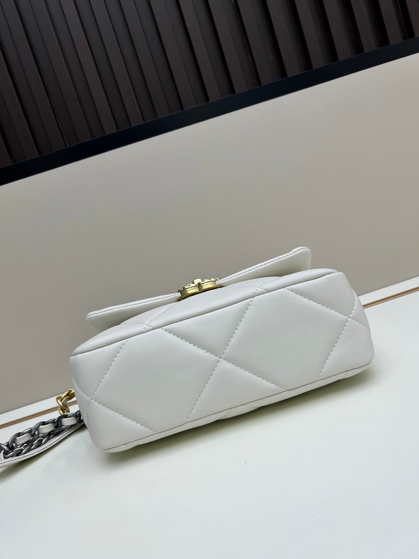C707 New model bag💰 CHANEL Platinum 19bag||| A truly beautiful “Snow White” style bag – black and gold tones, red color for a festive look; it’s versatile and fashionable. The CHANEL 19bag bag is extremely attractive; it’s an elegant and stylish bag with  — image 6