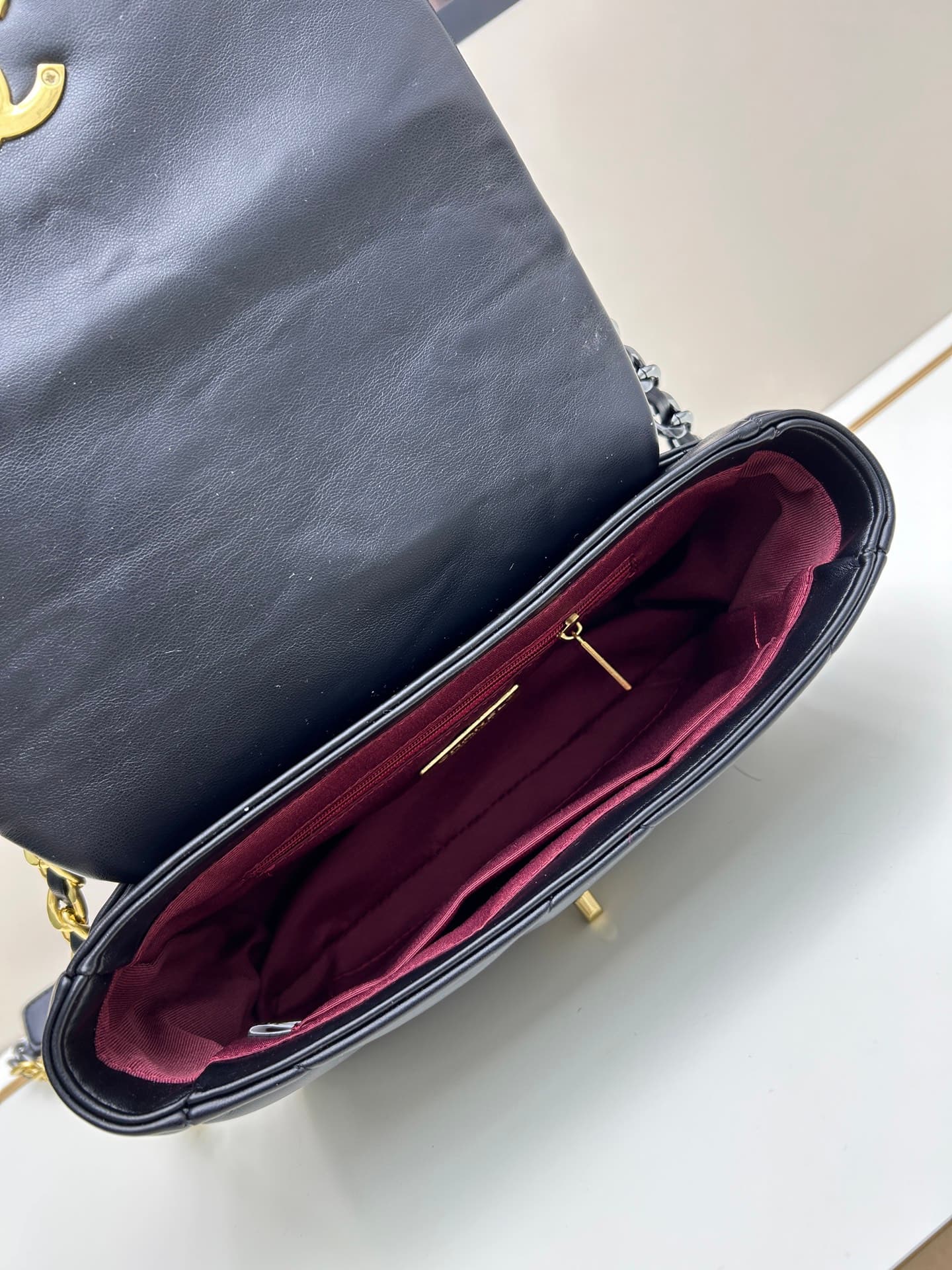 C705 New model bag💰 CHANEL Platinum 19bag||| A truly beautiful Snow White-like design – black and gold accents, red color for a festive look; it’s versatile and fashionable. The CHANEL 19bag is super cute; it’s an elegant and stylish bag with a high level — image 7