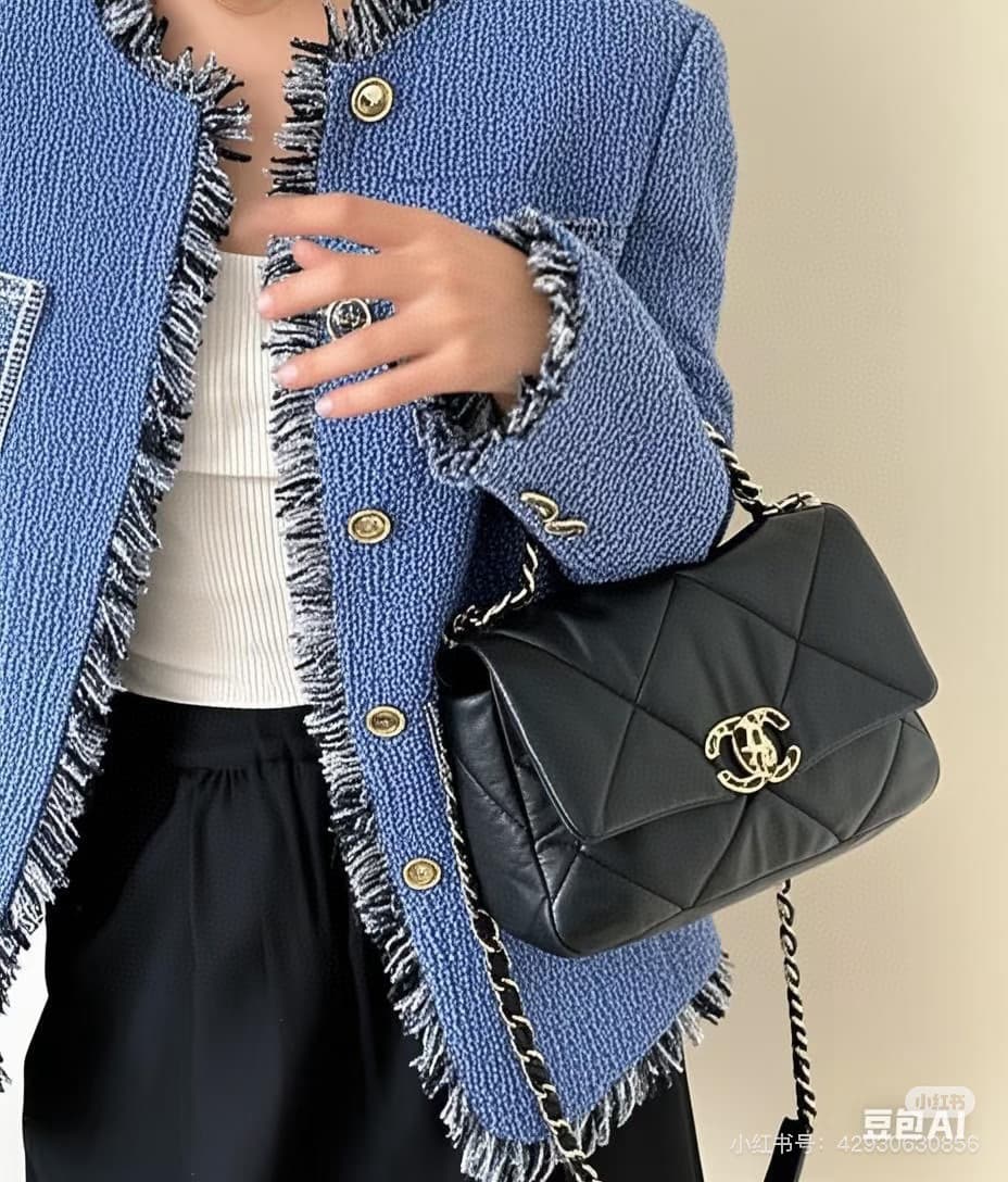 C703 New style bag💰 CHANEL 19bag. It’s a truly beautiful “Snow White” design – black and gold tones, red color for a festive look; it’s versatile and fashionable. The CHANEL 19bag bag is super cute; it’s elegant and trendy, with a delicate appearance. It  — image 4