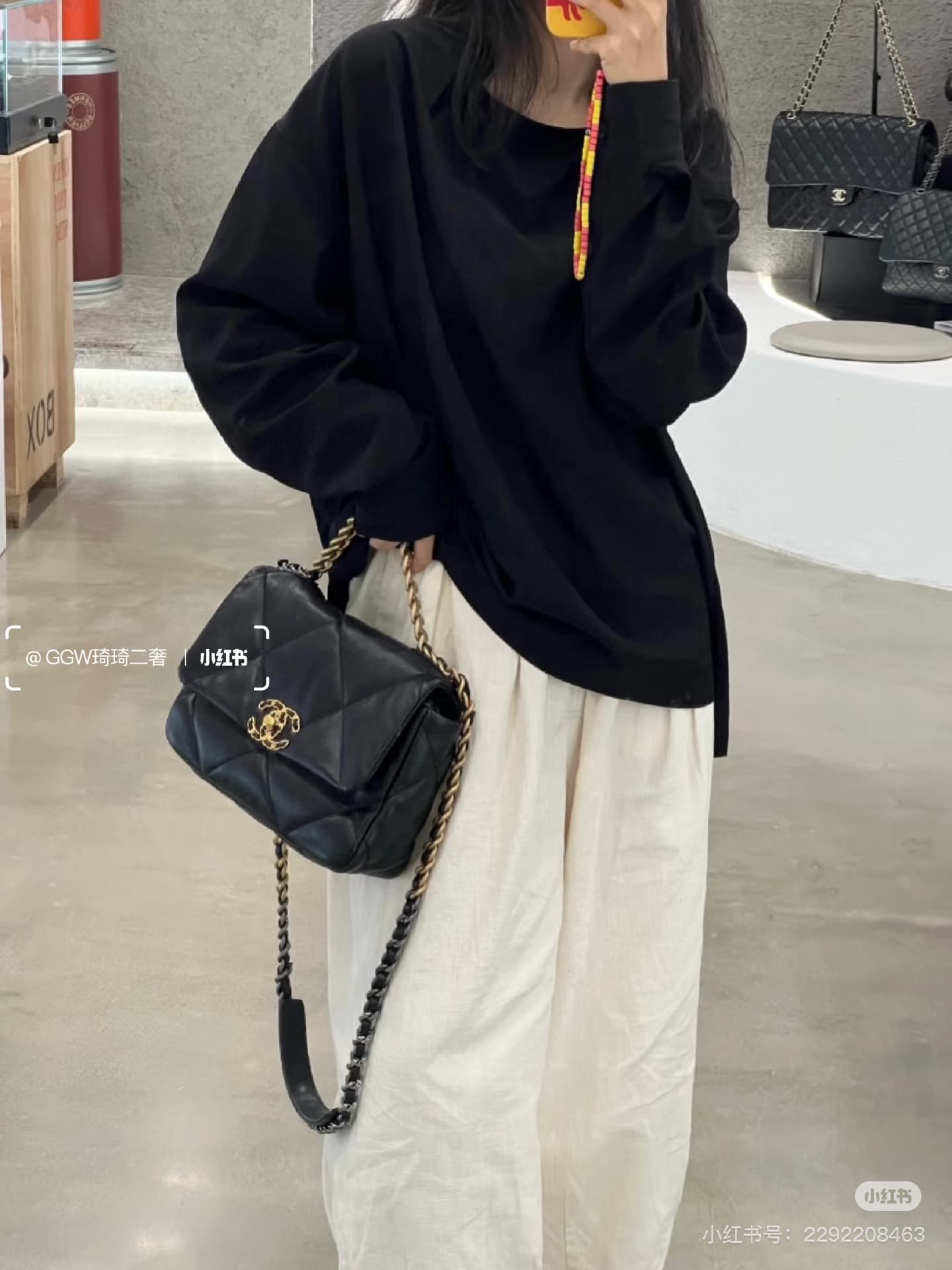 C703 New style bag💰 CHANEL 19bag. It’s a truly beautiful “Snow White” design – black and gold tones, red color for a festive look; it’s versatile and fashionable. The CHANEL 19bag bag is super cute; it’s elegant and trendy, with a delicate appearance. It  — image 1