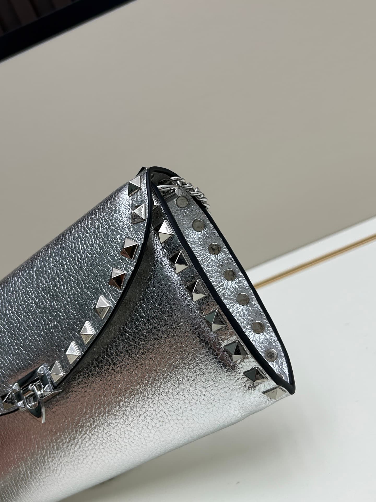C8300 Garavani Rockstud Mini leather crossbody bag, featuring the iconic hook-clasp closure design — image 4