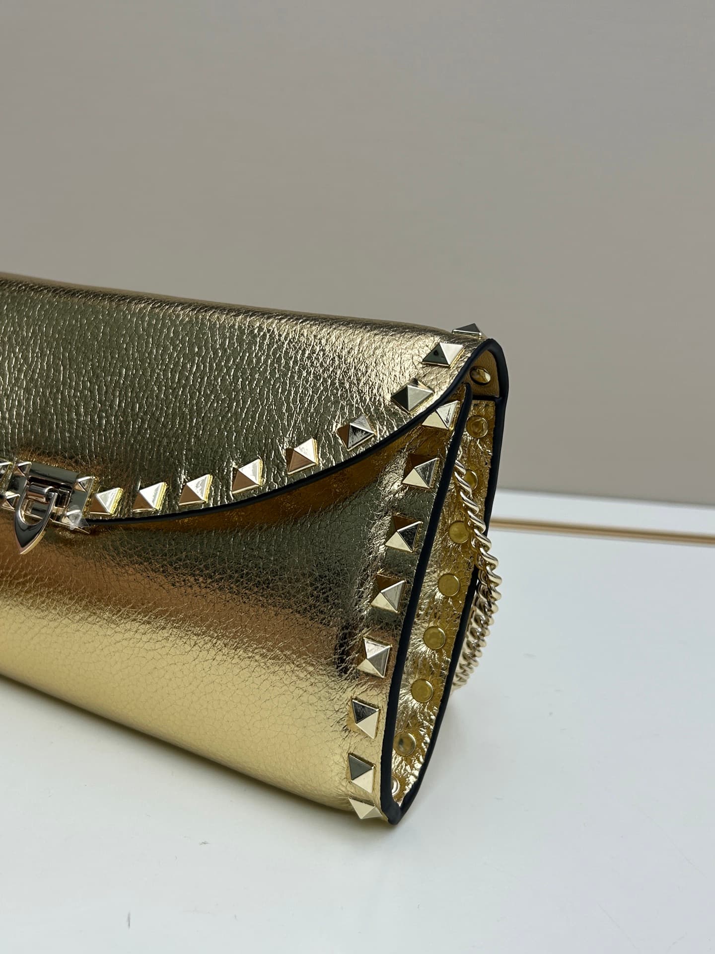 C8298 Garavani Rockstud Mini leather crossbody bag, featuring the iconic hook closure design — image 4