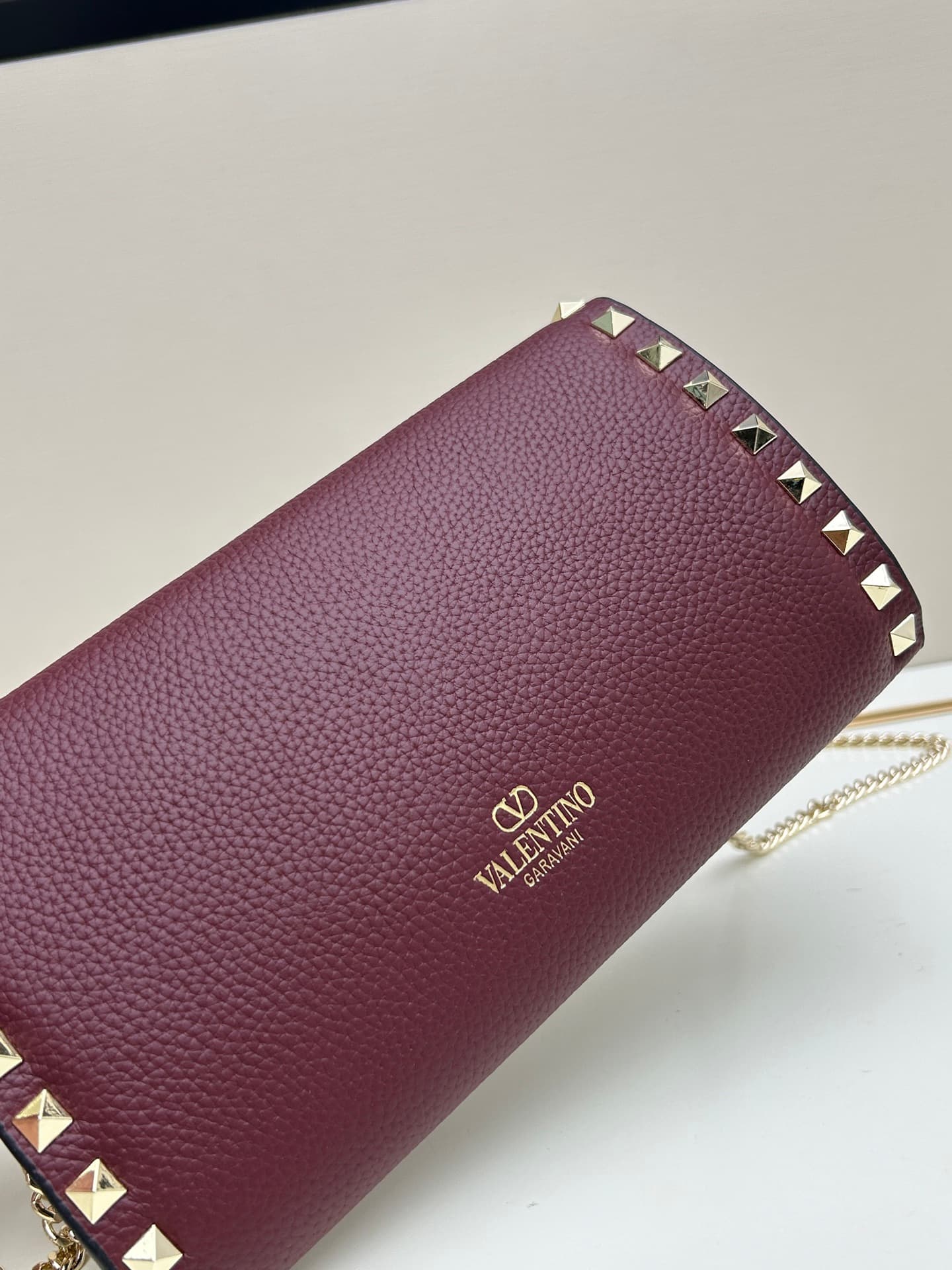 C8297 Garavani Rockstud Mini leather crossbody bag, featuring the iconic hook closure design — image 3