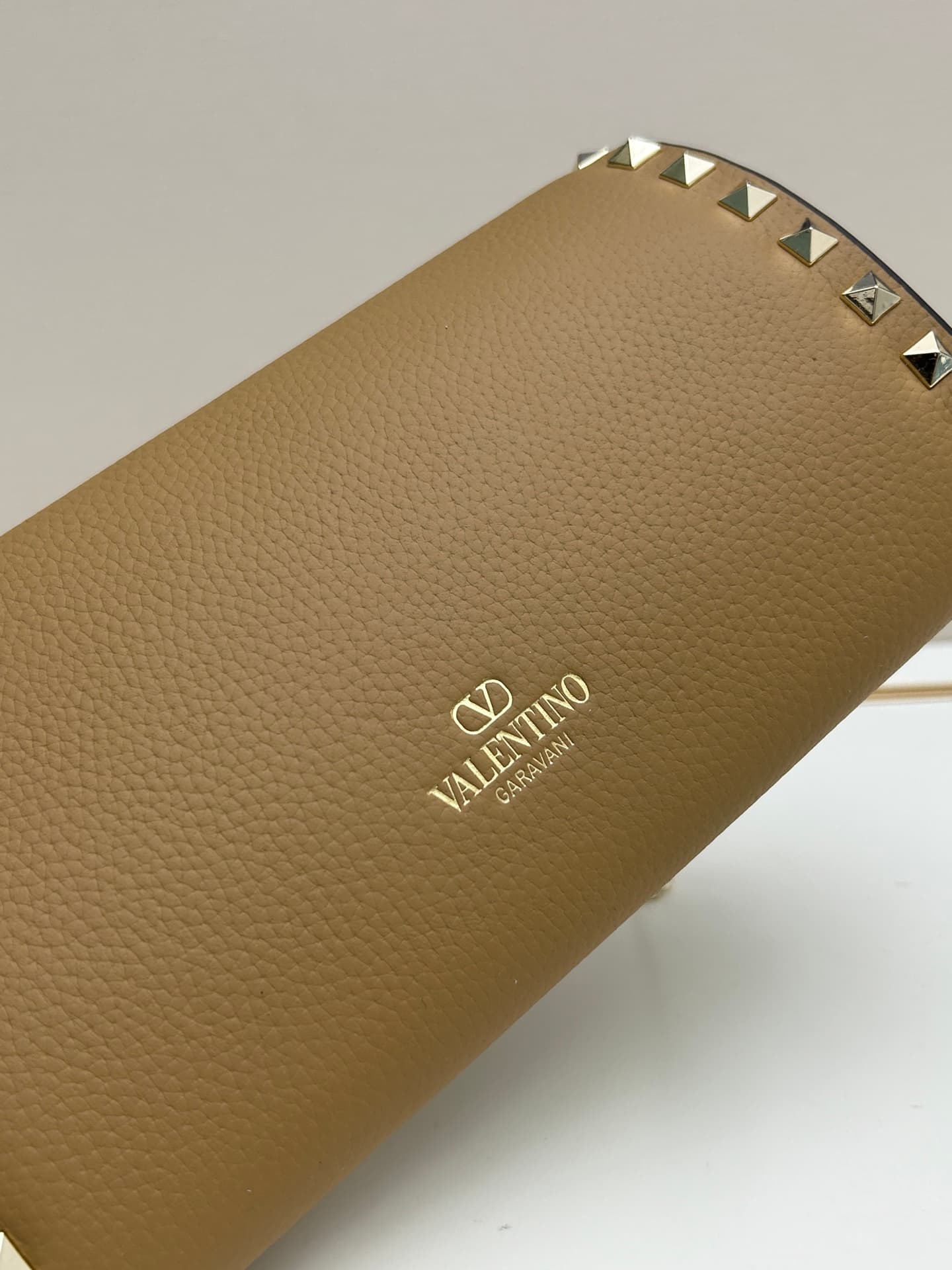 C8295 Garavani Rockstud Mini leather crossbody bag, featuring the iconic hook closure design — image 3