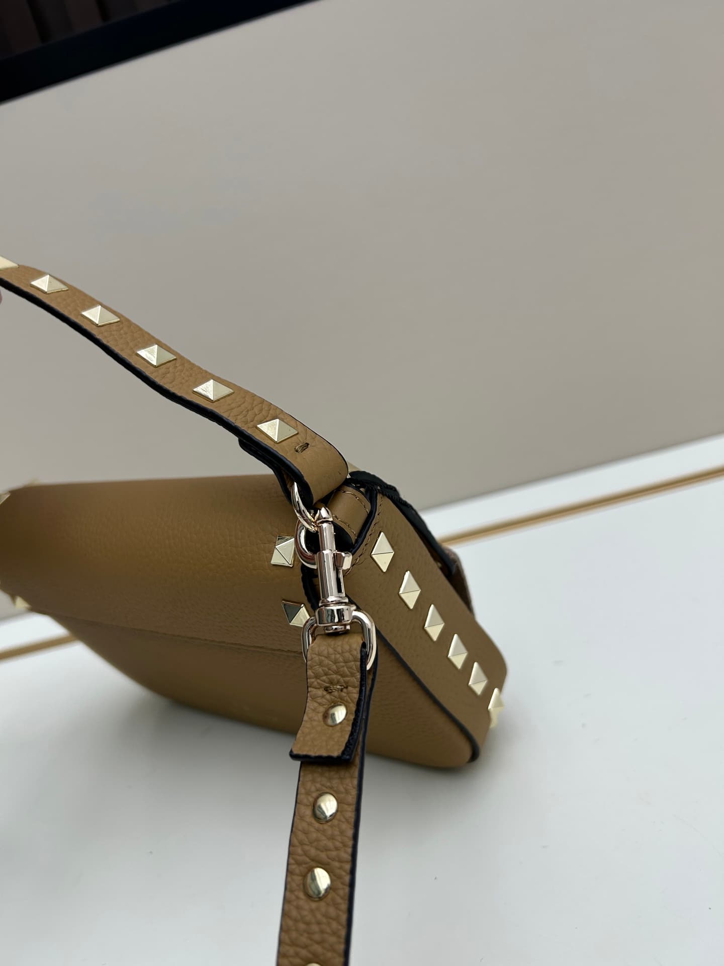 C8290 New model • detachable shoulder strap — image 3