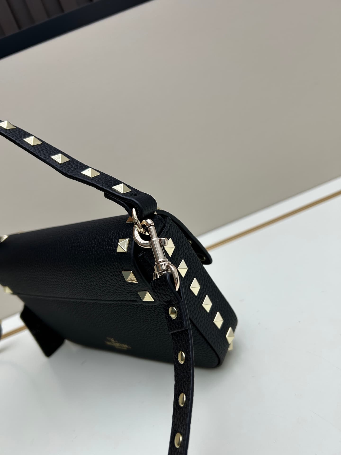 C8285 New model • Detachable shoulder strap — image 3