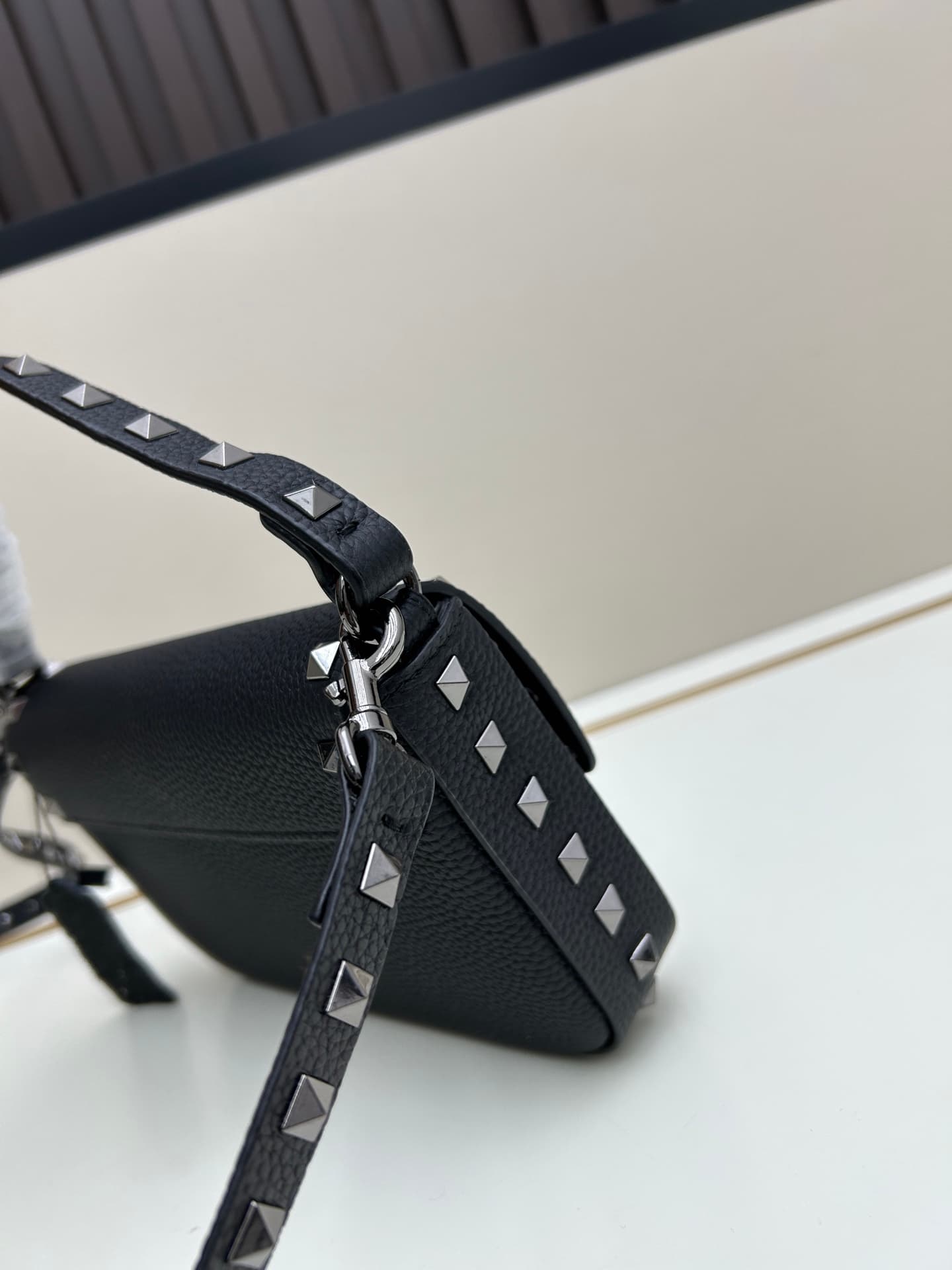 C8284 New model • Detachable shoulder strap — image 3