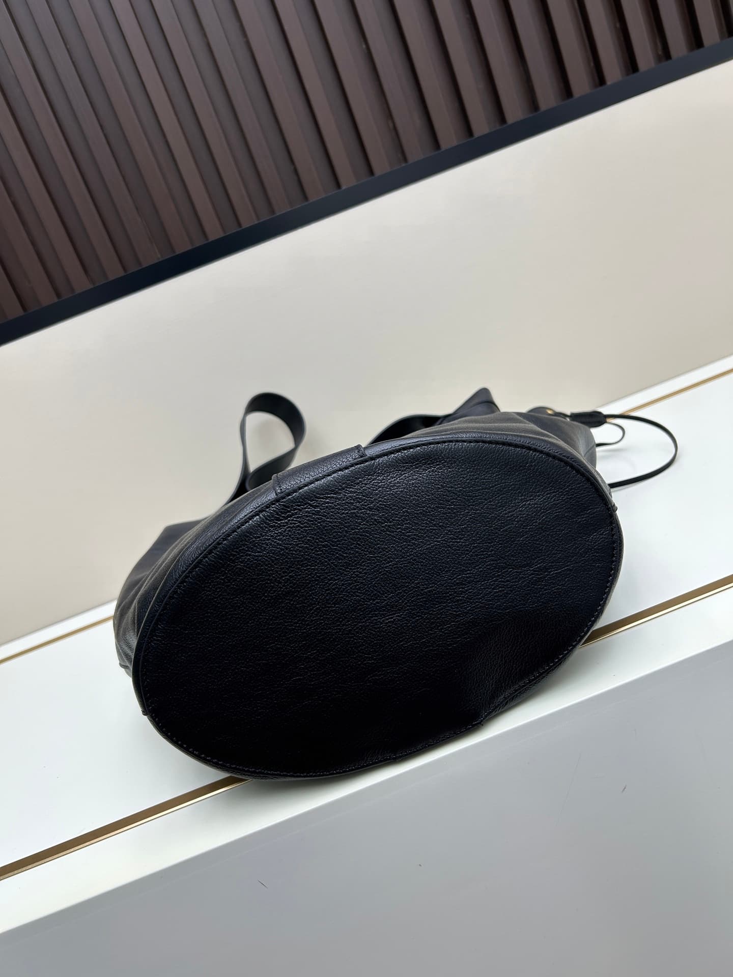 C8741 New Saint Laurent tote bag 【Exclusive background】Y brand’s new fine-textured leather tote bag! It features a full lining of the same colorful fur texture material. The bag is adorned with the elegant Y logo inspired by the brand’s historical collect — image 5