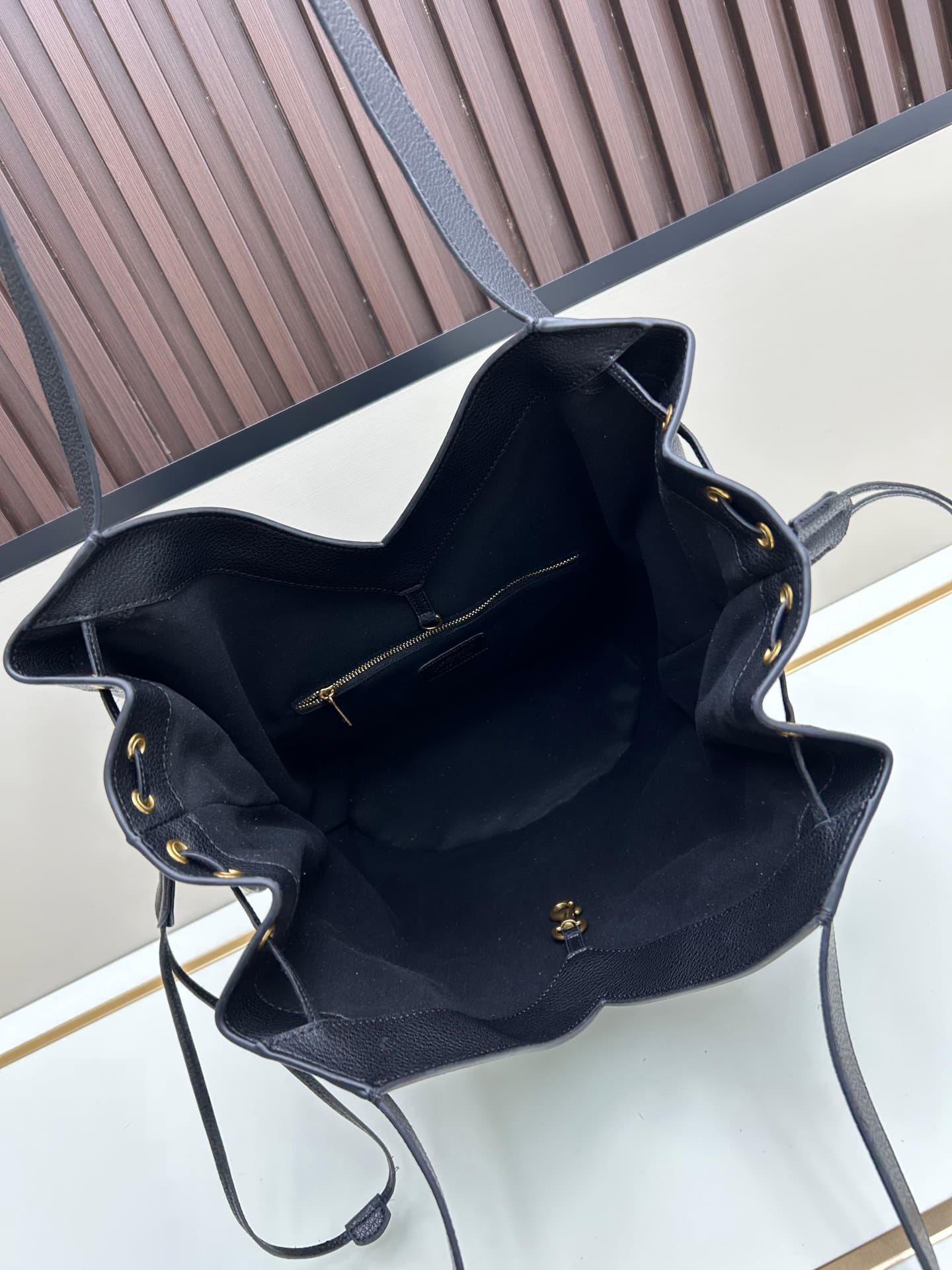 C8741 New Saint Laurent tote bag 【Exclusive background】Y brand’s new fine-textured leather tote bag! It features a full lining of the same colorful fur texture material. The bag is adorned with the elegant Y logo inspired by the brand’s historical collect — image 7
