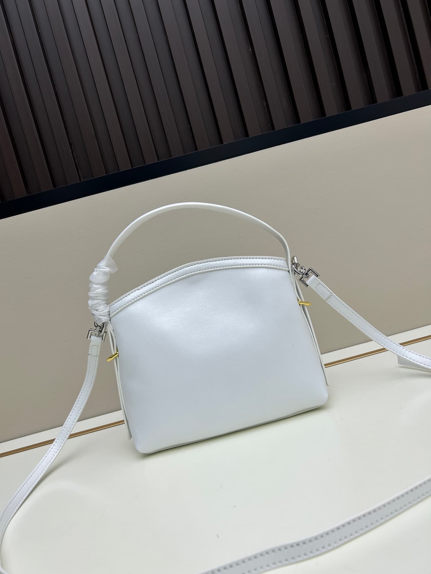 C3252 New model. Givenchy/Voyou nano – new summer collection. Small and cute design; detachable shoulder strap, metal clasp, leather shoulder bag with crossbody function, phone bag. Mini size. Top-grade leather, dimensions: 19*16, 5*4 cm. Model number: V0 — image 3