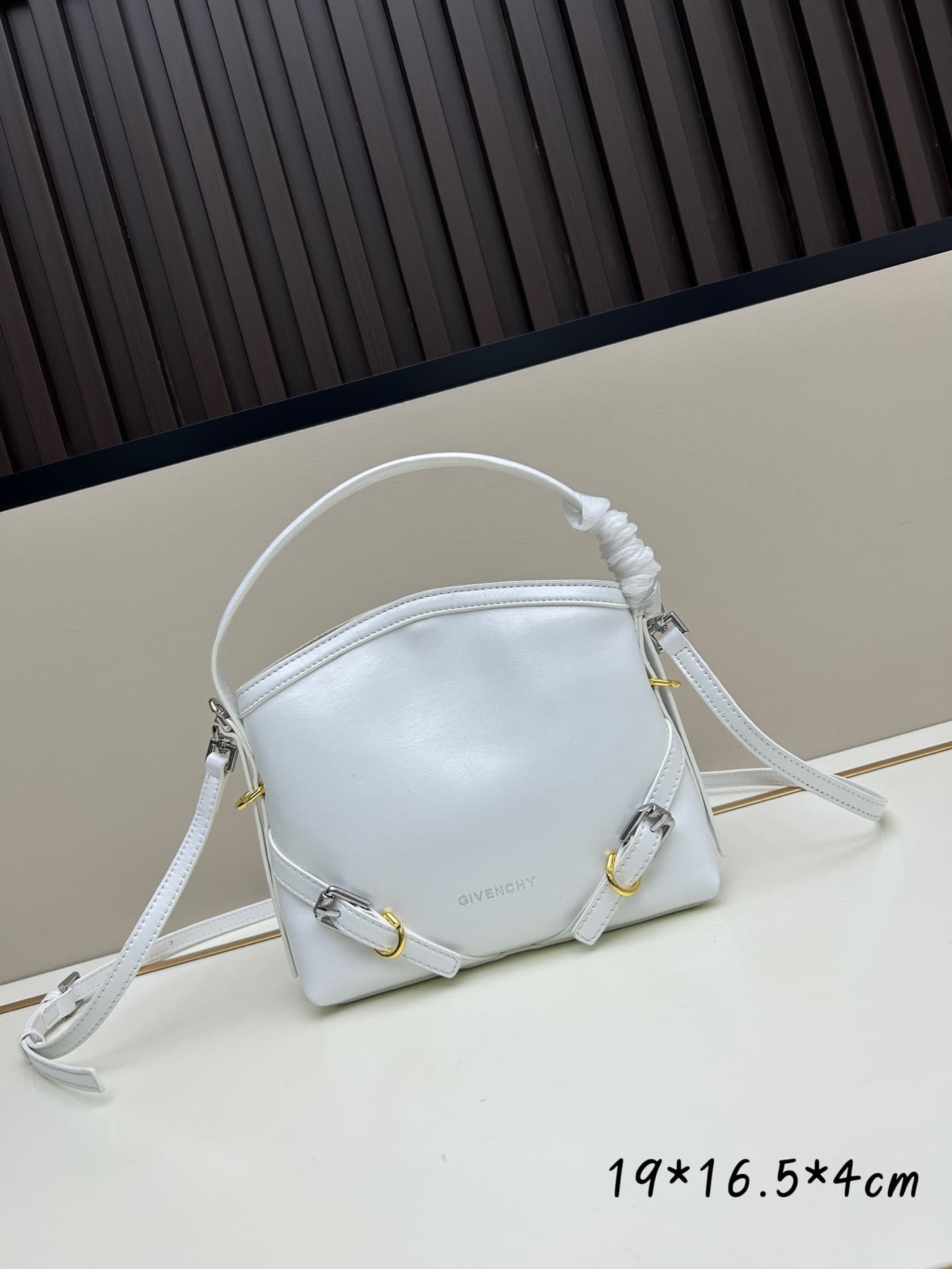 C3252 New model. Givenchy/Voyou nano – new summer collection. Small and cute design; detachable shoulder strap, metal clasp, leather shoulder bag with crossbody function, phone bag. Mini size. Top-grade leather, dimensions: 19*16, 5*4 cm. Model number: V0 — image 1