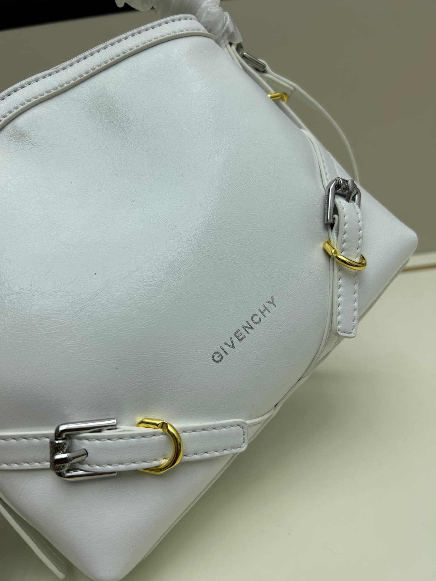 C3252 New model. Givenchy/Voyou nano – new summer collection. Small and cute design; detachable shoulder strap, metal clasp, leather shoulder bag with crossbody function, phone bag. Mini size. Top-grade leather, dimensions: 19*16, 5*4 cm. Model number: V0 — image 4