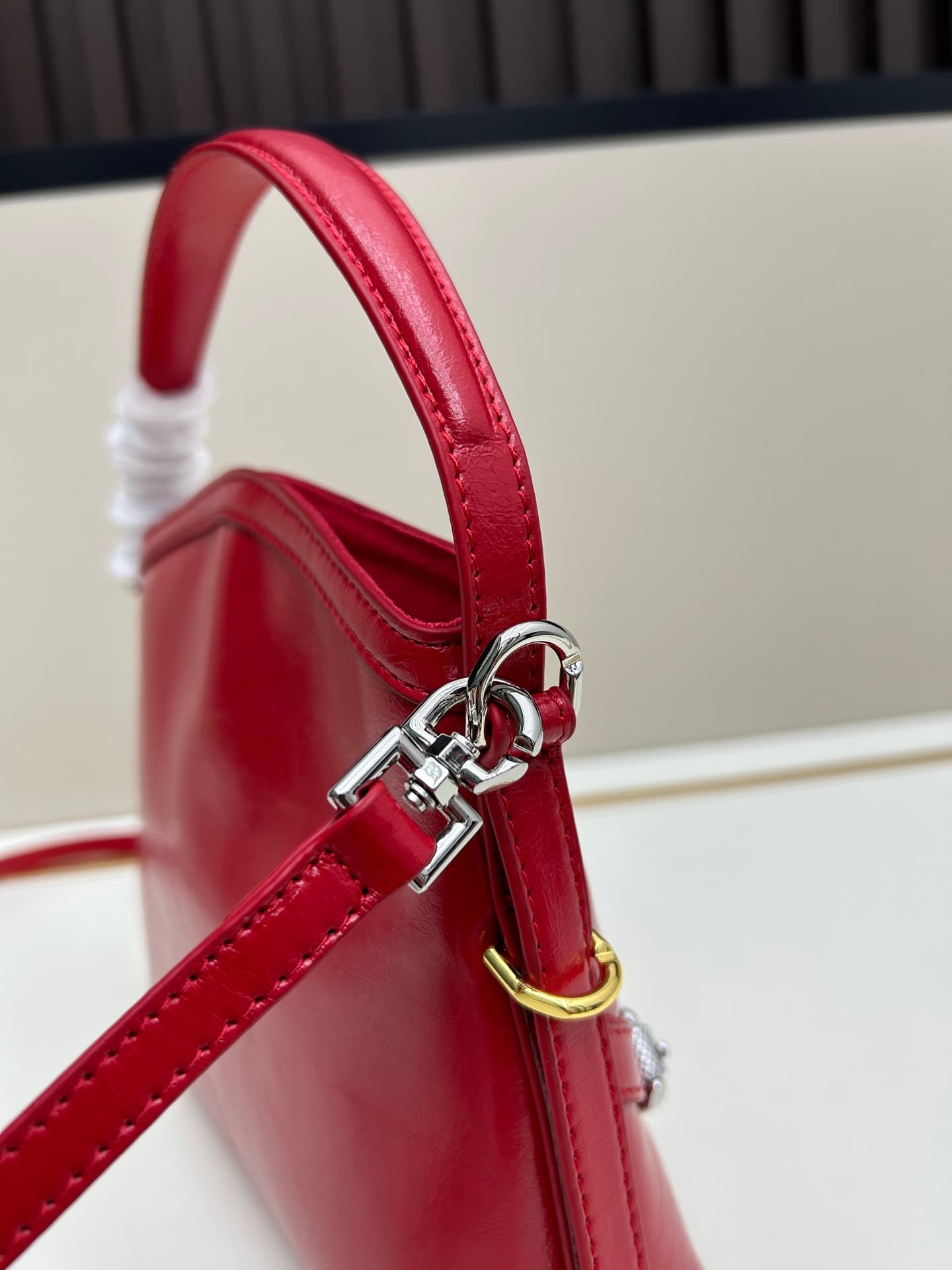 C3254 New model. Givenchy/Voyou nano – newly released for the summer. Small and cute design, detachable shoulder strap, metal clasp, leather single shoulder crossbody bag, phone bag. Mini size. Top-grade leather, dimensions: 19*16, 5*4 cm. Model number: V — image 5