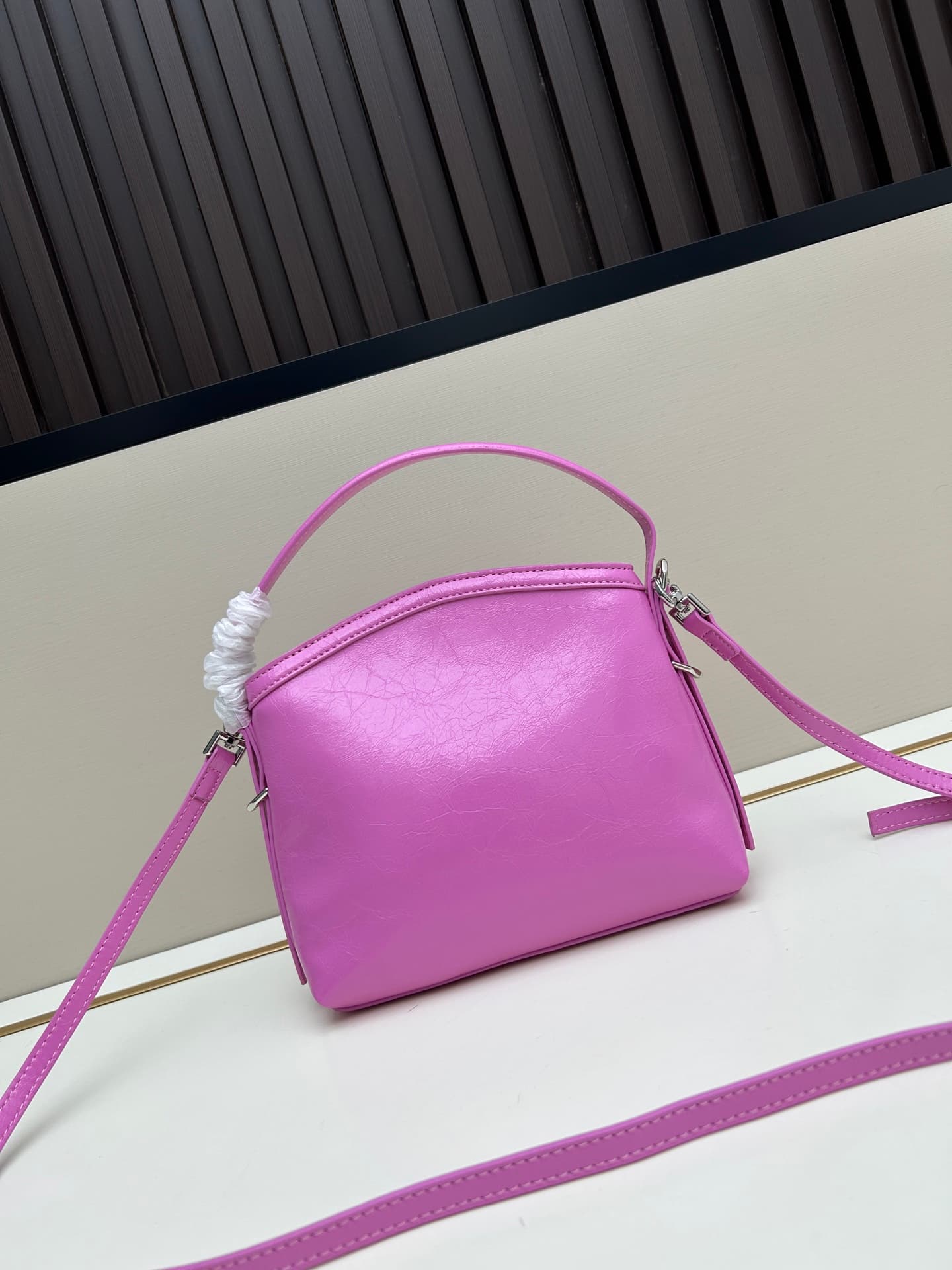 C3251 New model. Givenchy/Voyou nano – new summer collection. Small and cute design; detachable shoulder strap, metal clasp, leather single shoulder crossbody bag, phone bag. Mini size. Top-grade leather, dimensions: 19*16, 5*4 cm. Model number: V0999 — image 3