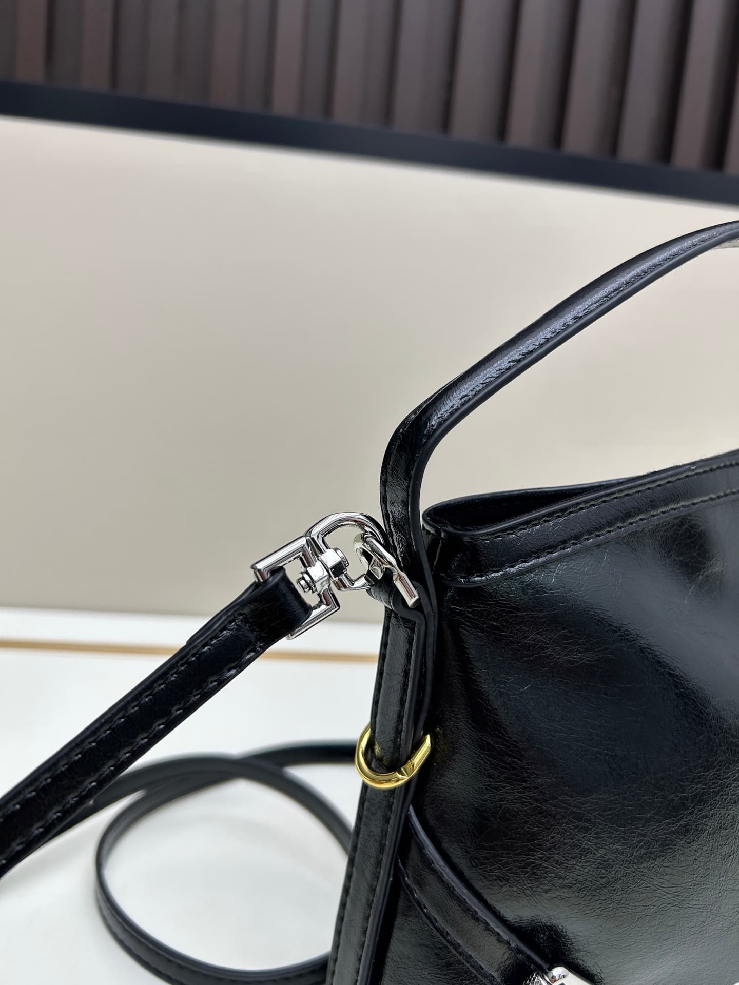 C3253 New model. Givenchy/Voyou nano – newly released for the summer. Small and cute design; detachable shoulder strap, metal clasp, leather shoulder bag with slinging function, phone bag. Mini size. Top-grade leather, dimensions: 19*16, 5*4 cm. Model num — image 6