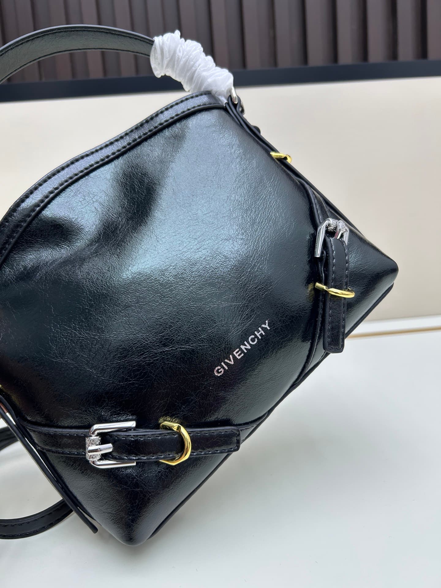 C3253 New model. Givenchy/Voyou nano – newly released for the summer. Small and cute design; detachable shoulder strap, metal clasp, leather shoulder bag with slinging function, phone bag. Mini size. Top-grade leather, dimensions: 19*16, 5*4 cm. Model num — image 4