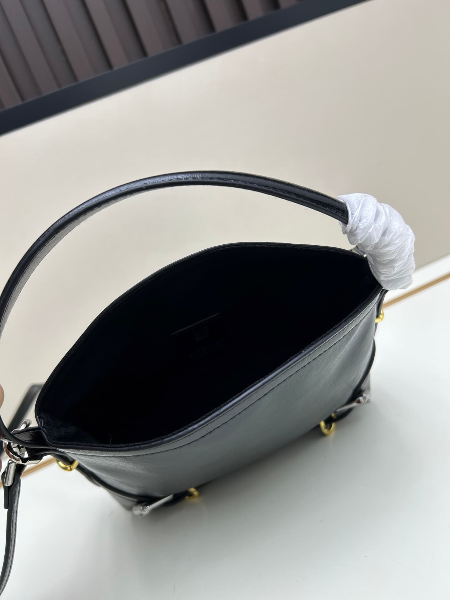 C3253 New model. Givenchy/Voyou nano – newly released for the summer. Small and cute design; detachable shoulder strap, metal clasp, leather shoulder bag with slinging function, phone bag. Mini size. Top-grade leather, dimensions: 19*16, 5*4 cm. Model num — image 7