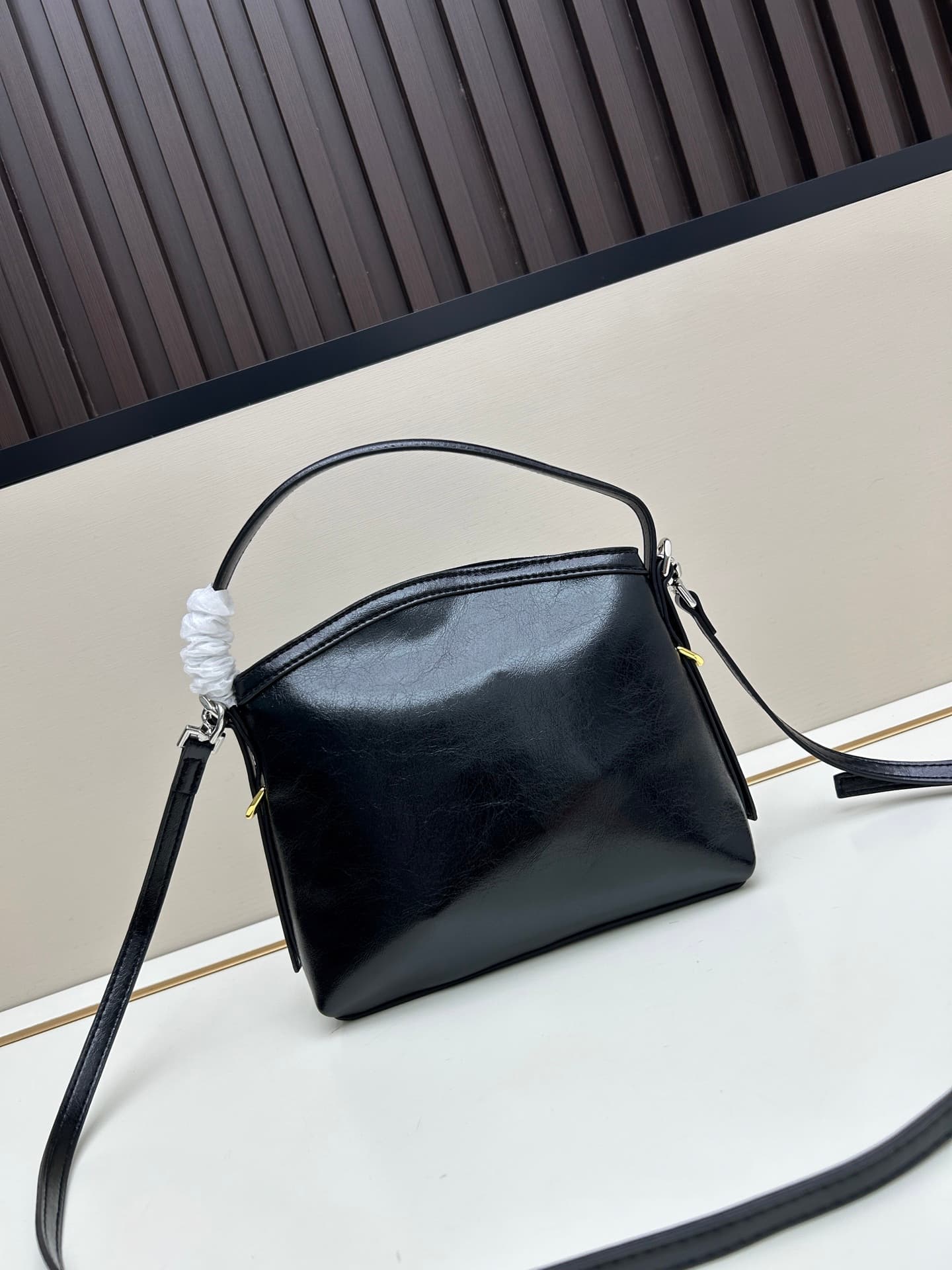 C3253 New model. Givenchy/Voyou nano – newly released for the summer. Small and cute design; detachable shoulder strap, metal clasp, leather shoulder bag with slinging function, phone bag. Mini size. Top-grade leather, dimensions: 19*16, 5*4 cm. Model num — image 3