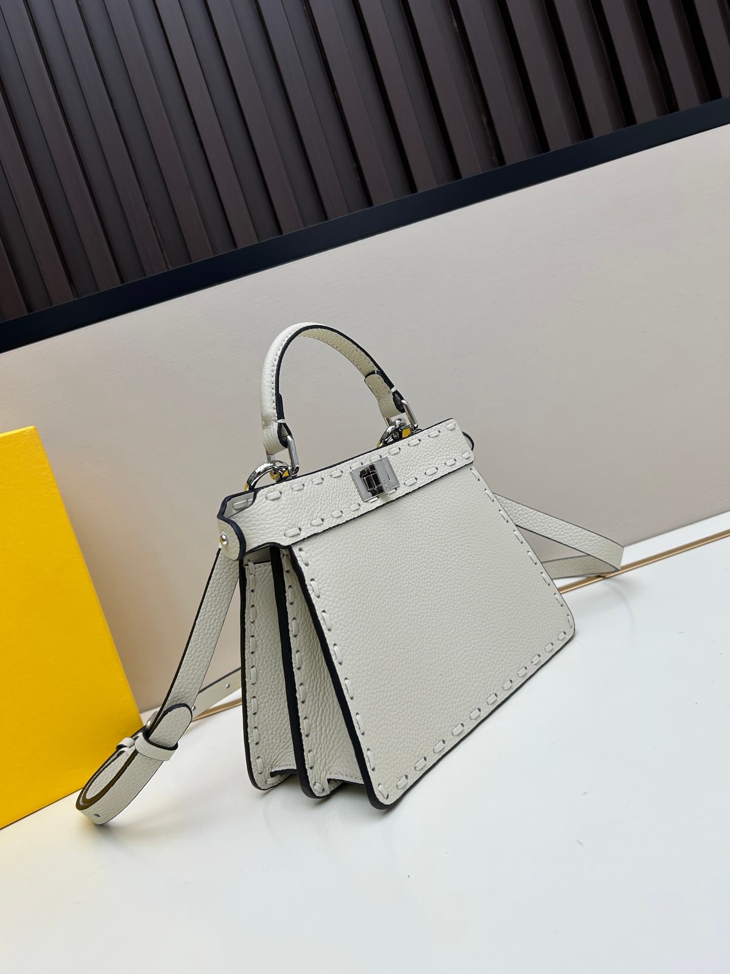 C2981 Box with 400, Fendi Peekaboo kitten bag — image 2