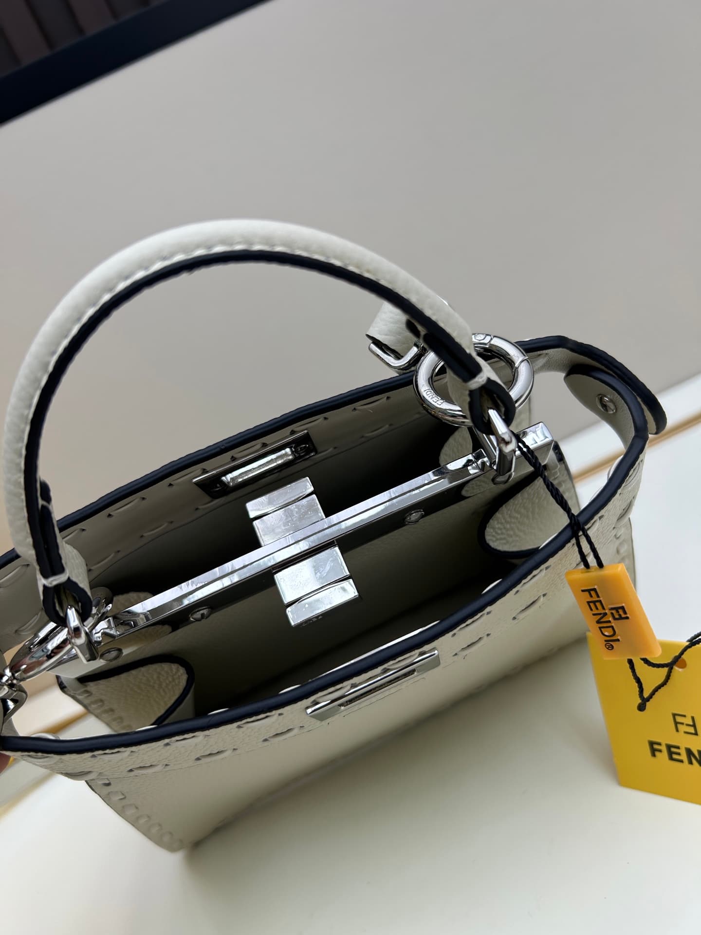 C2981 Box with 400, Fendi Peekaboo kitten bag — image 7
