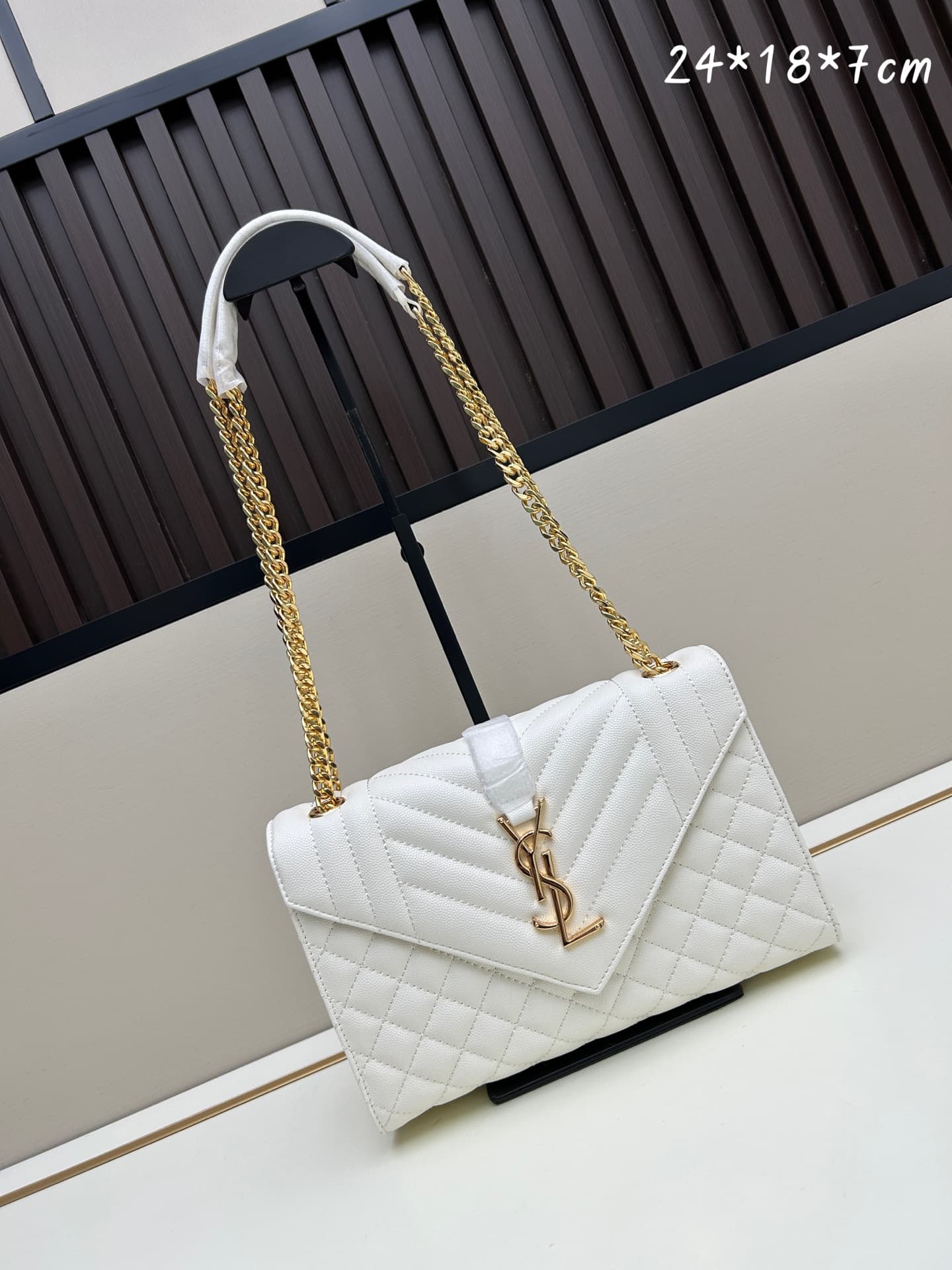 C8703 👏👏YSL Saint Laurent = a fantastic product again🔥 A popular item has been released[怄火] These intricate styles are extremely popular right now. Of course, a designer with years of experience wouldn’t miss out on this design. The black hardware adds an — image 1