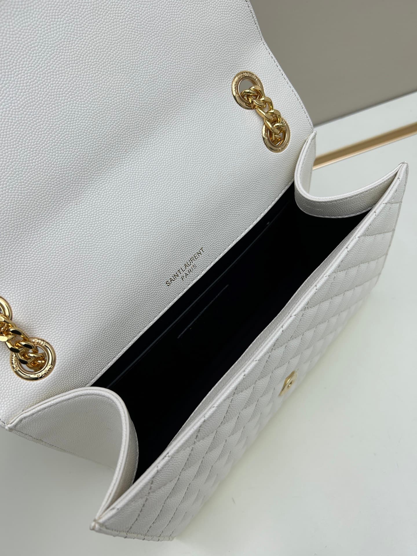 C8703 👏👏YSL Saint Laurent = a fantastic product again🔥 A popular item has been released[怄火] These intricate styles are extremely popular right now. Of course, a designer with years of experience wouldn’t miss out on this design. The black hardware adds an — image 7