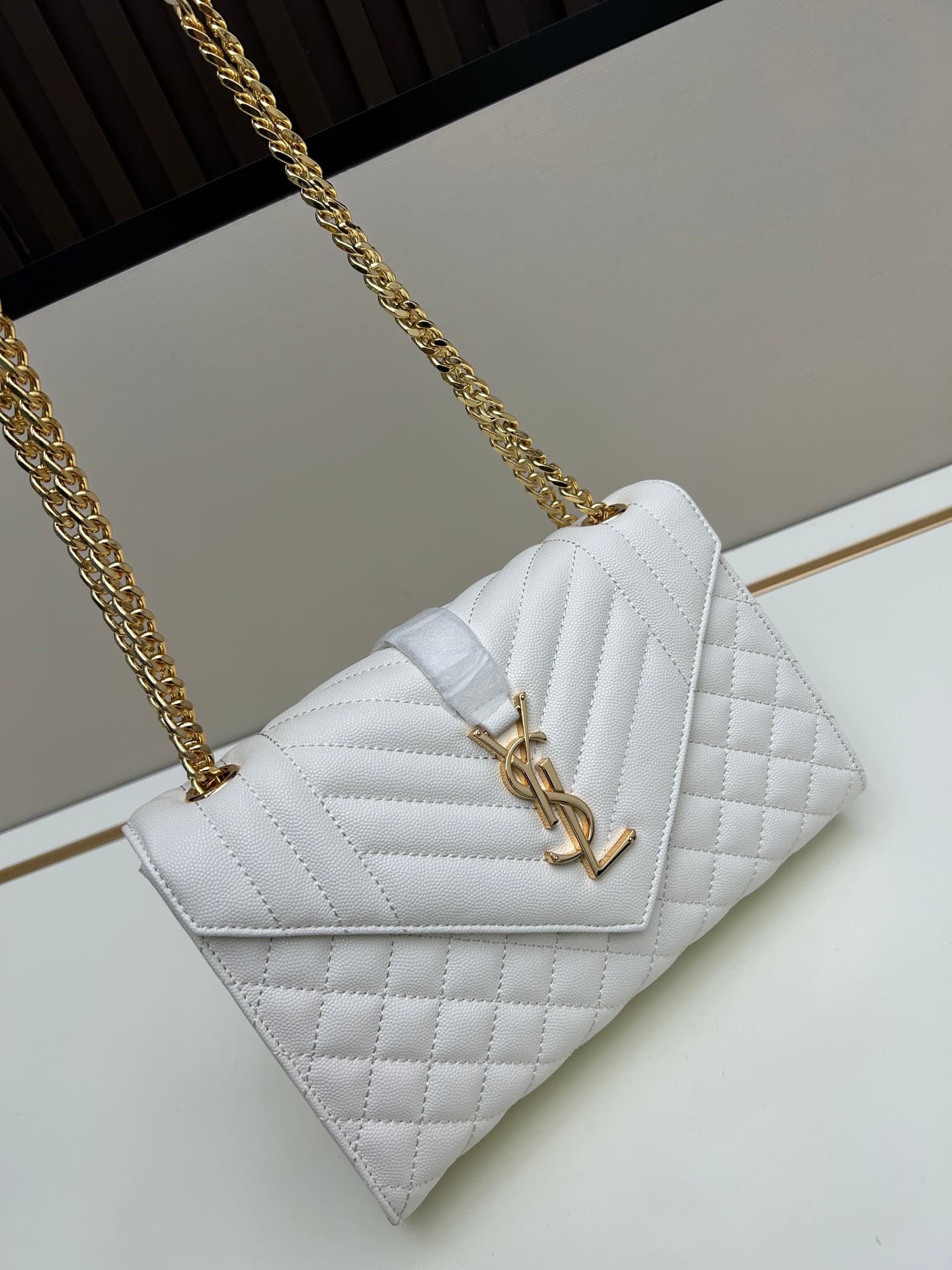 C8703 👏👏YSL Saint Laurent = a fantastic product again🔥 A popular item has been released[怄火] These intricate styles are extremely popular right now. Of course, a designer with years of experience wouldn’t miss out on this design. The black hardware adds an — image 4