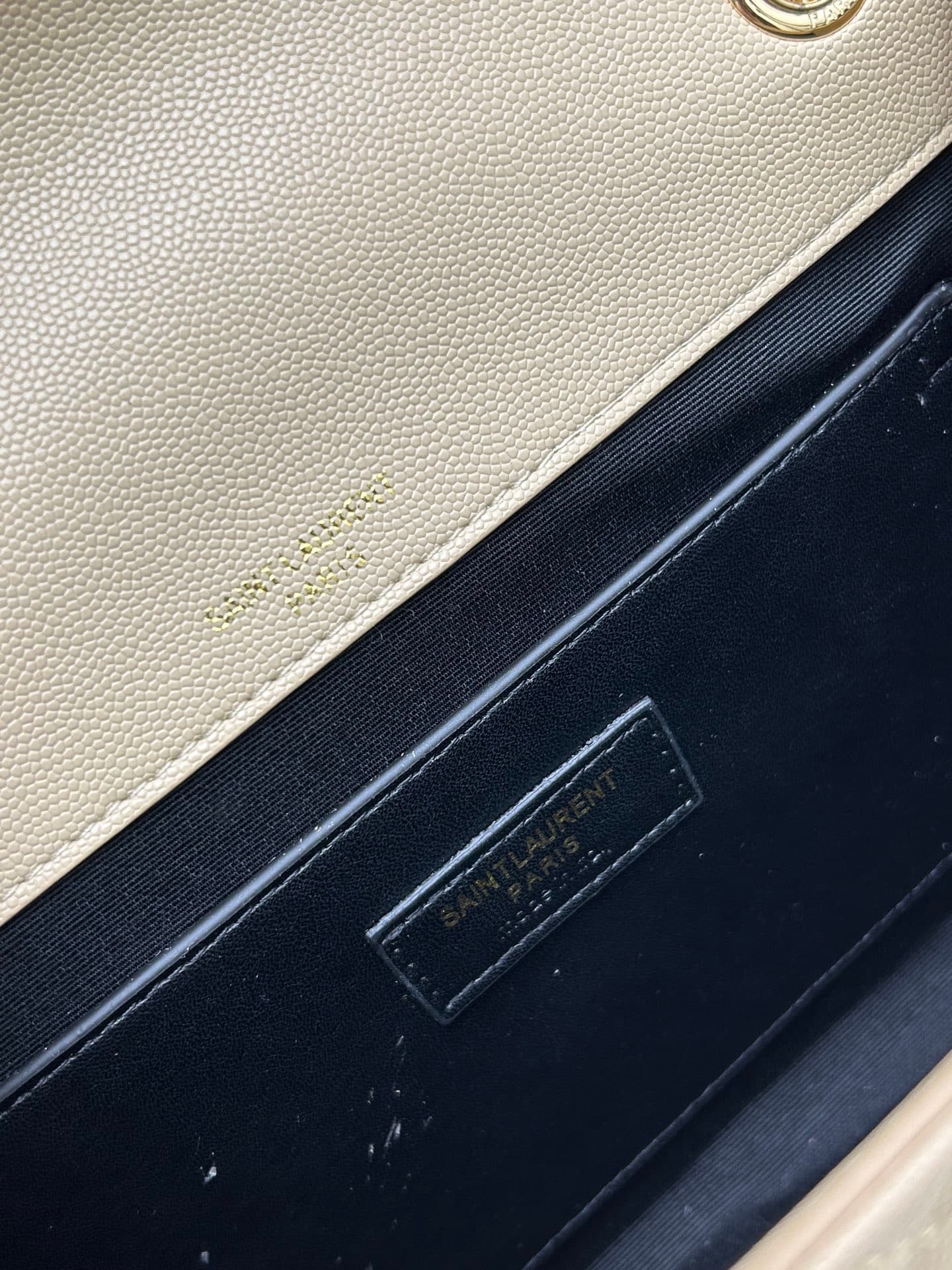 C8702 👏👏YSL Saint Laurent = a fantastic new item 🔥 It’s a huge hit right now. This design from a veteran designer of this brand surely won’t be missed. The combination with black hardware makes it even more impressive; it’s like a mysterious warrior guard — image 8