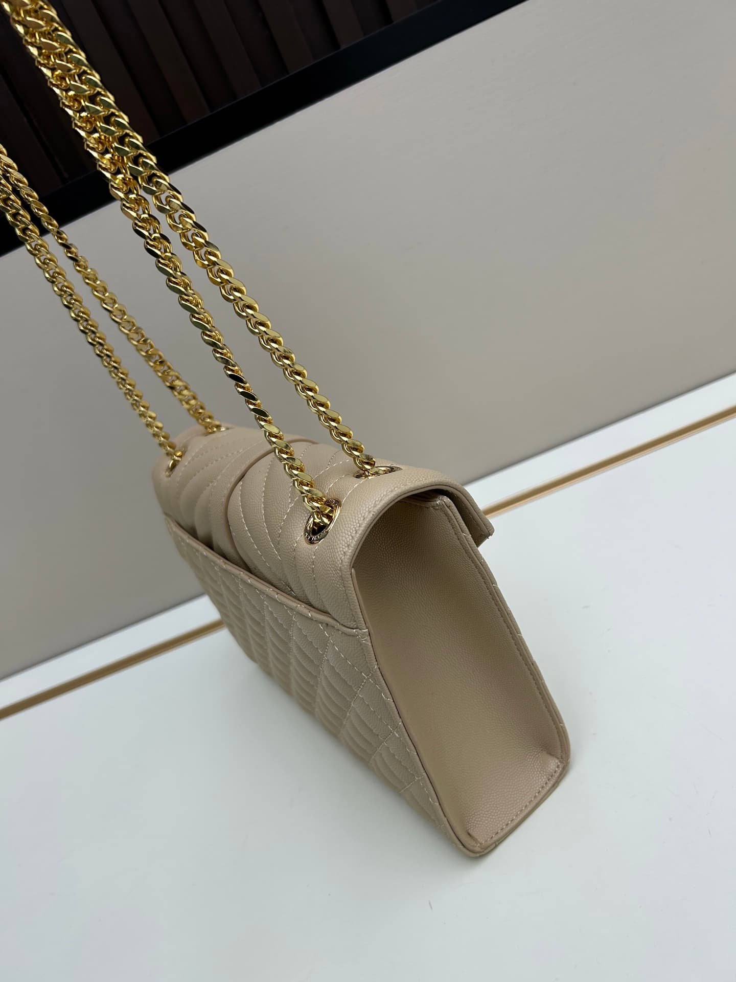 C8702 👏👏YSL Saint Laurent = a fantastic new item 🔥 It’s a huge hit right now. This design from a veteran designer of this brand surely won’t be missed. The combination with black hardware makes it even more impressive; it’s like a mysterious warrior guard — image 3