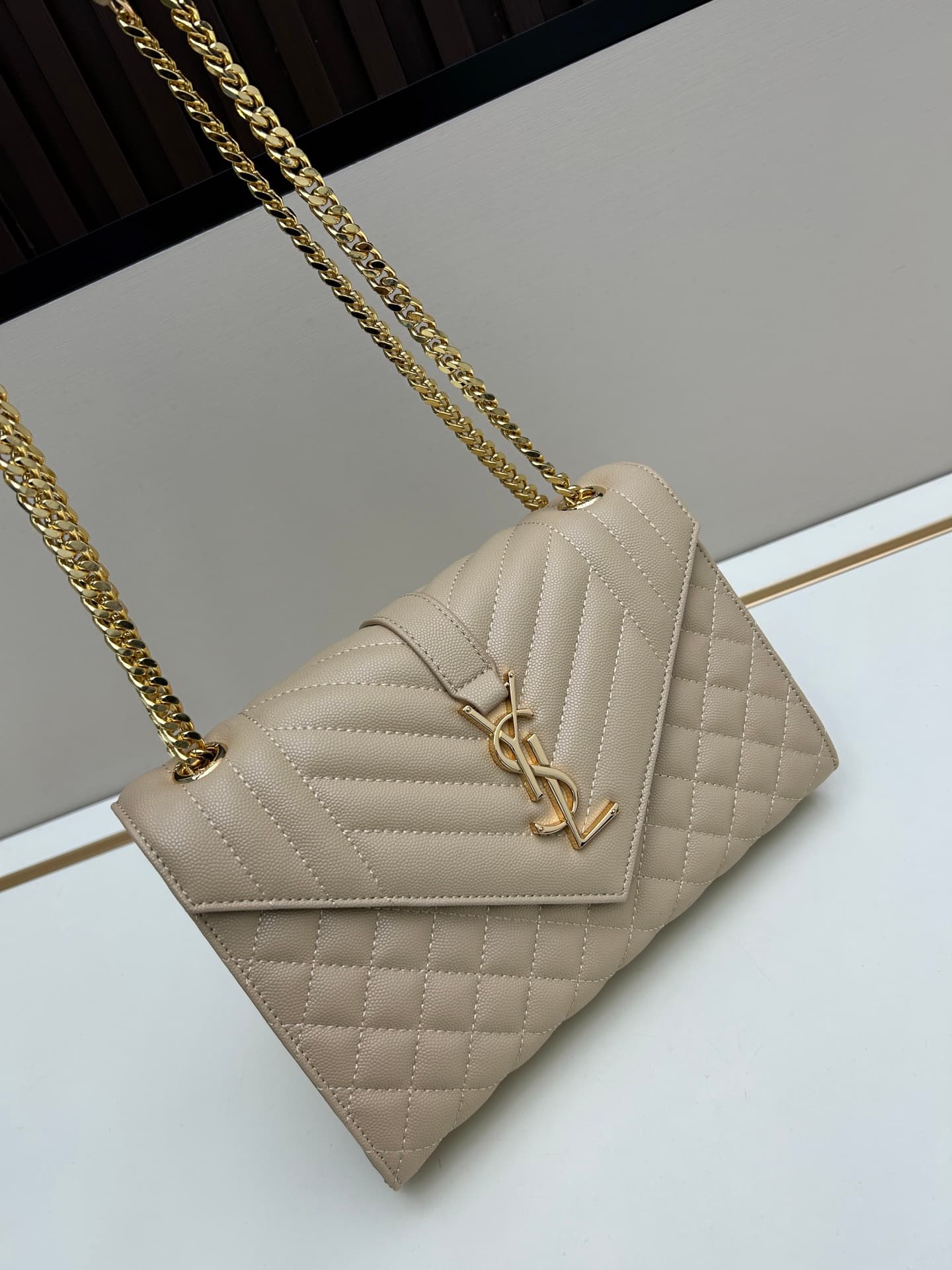 C8702 👏👏YSL Saint Laurent = a fantastic new item 🔥 It’s a huge hit right now. This design from a veteran designer of this brand surely won’t be missed. The combination with black hardware makes it even more impressive; it’s like a mysterious warrior guard — image 4