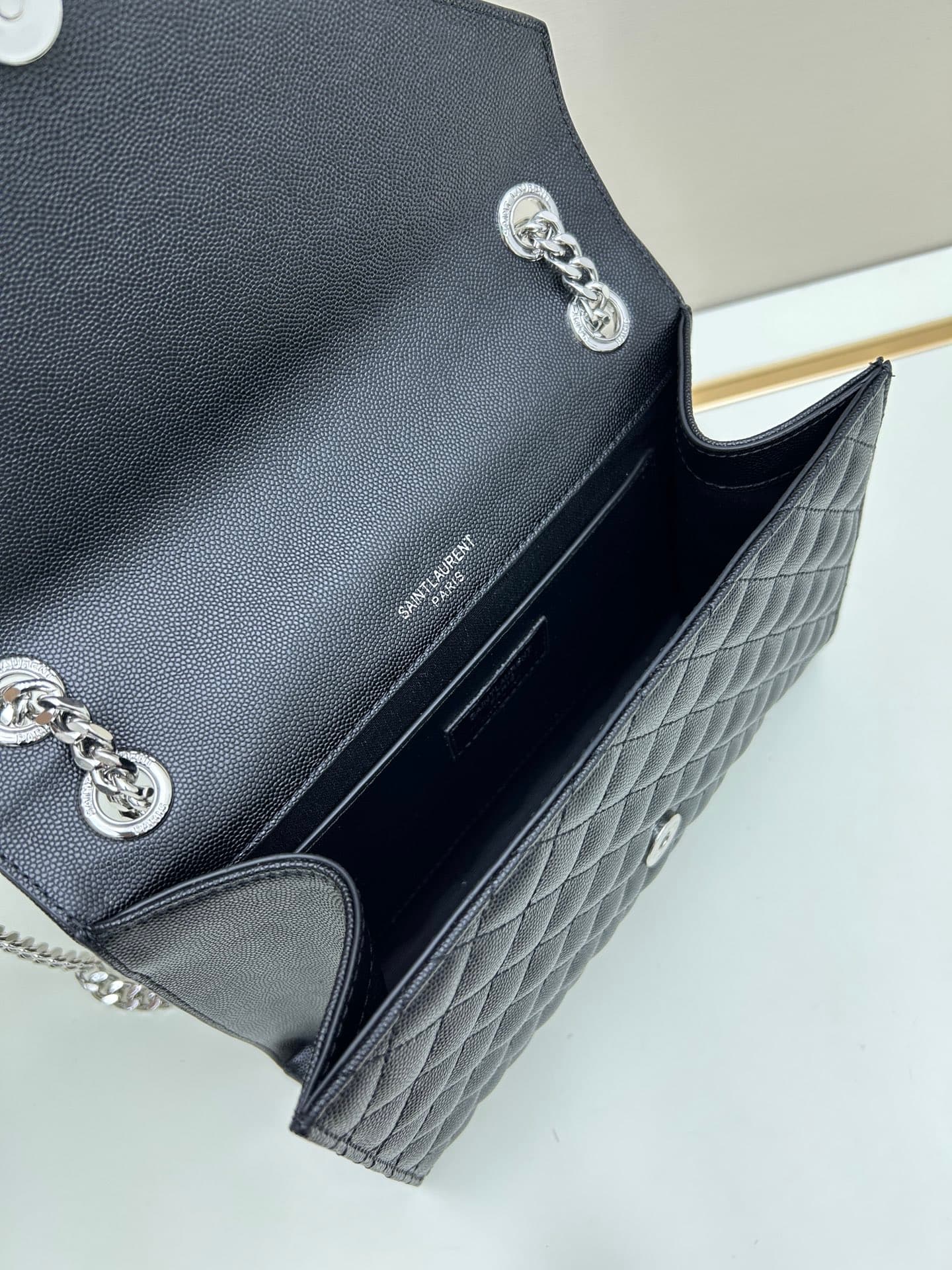 C8701 👏👏YSL Saint Laurent = a fantastic product that’s been a huge hit again🔥 Recently, this kind of intricate style has become extremely popular. Of course, a designer with decades of experience wouldn’t miss out on it. The black hardware adds an extra t — image 7