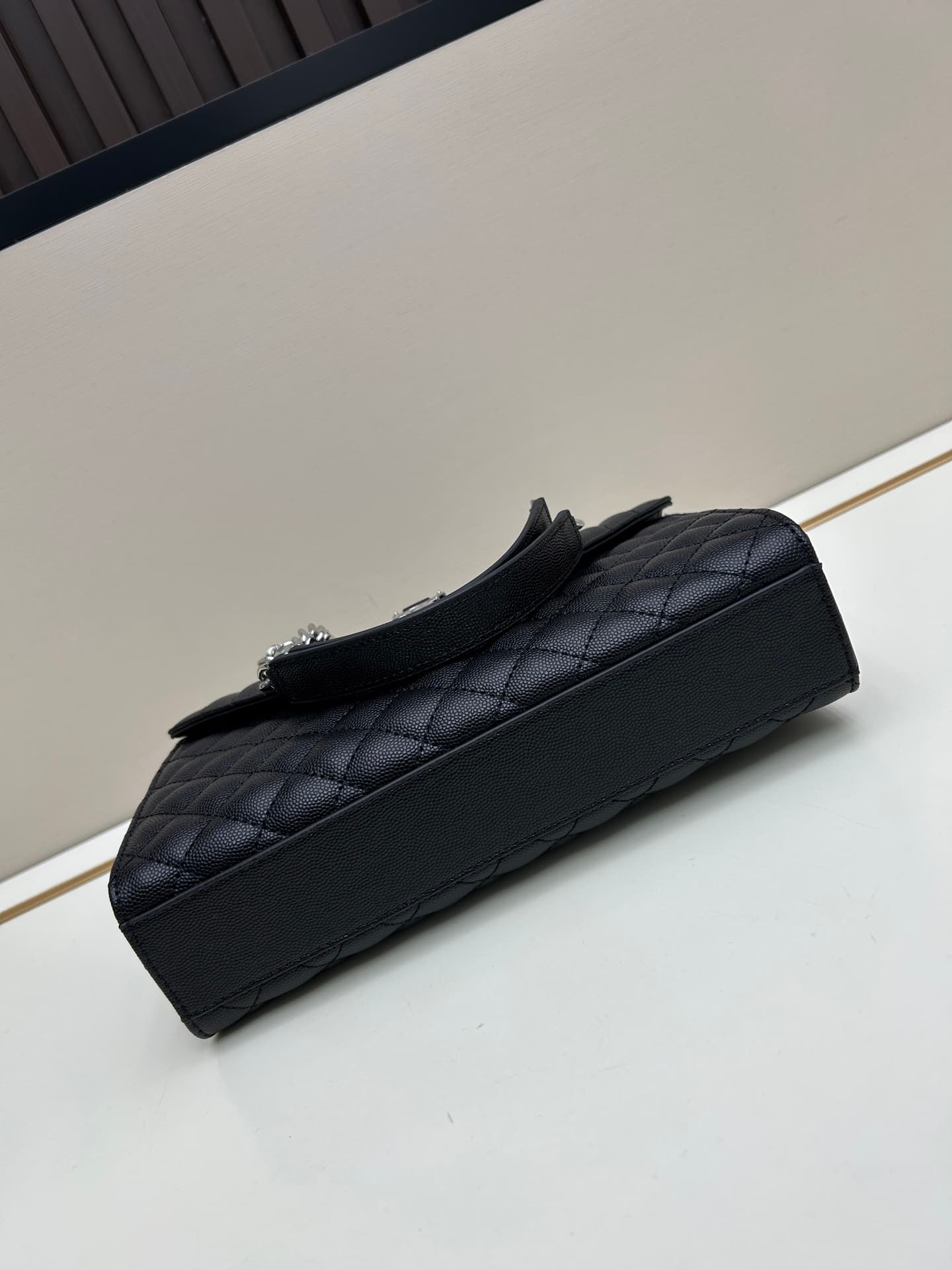 C8701 👏👏YSL Saint Laurent = a fantastic product that’s been a huge hit again🔥 Recently, this kind of intricate style has become extremely popular. Of course, a designer with decades of experience wouldn’t miss out on it. The black hardware adds an extra t — image 6