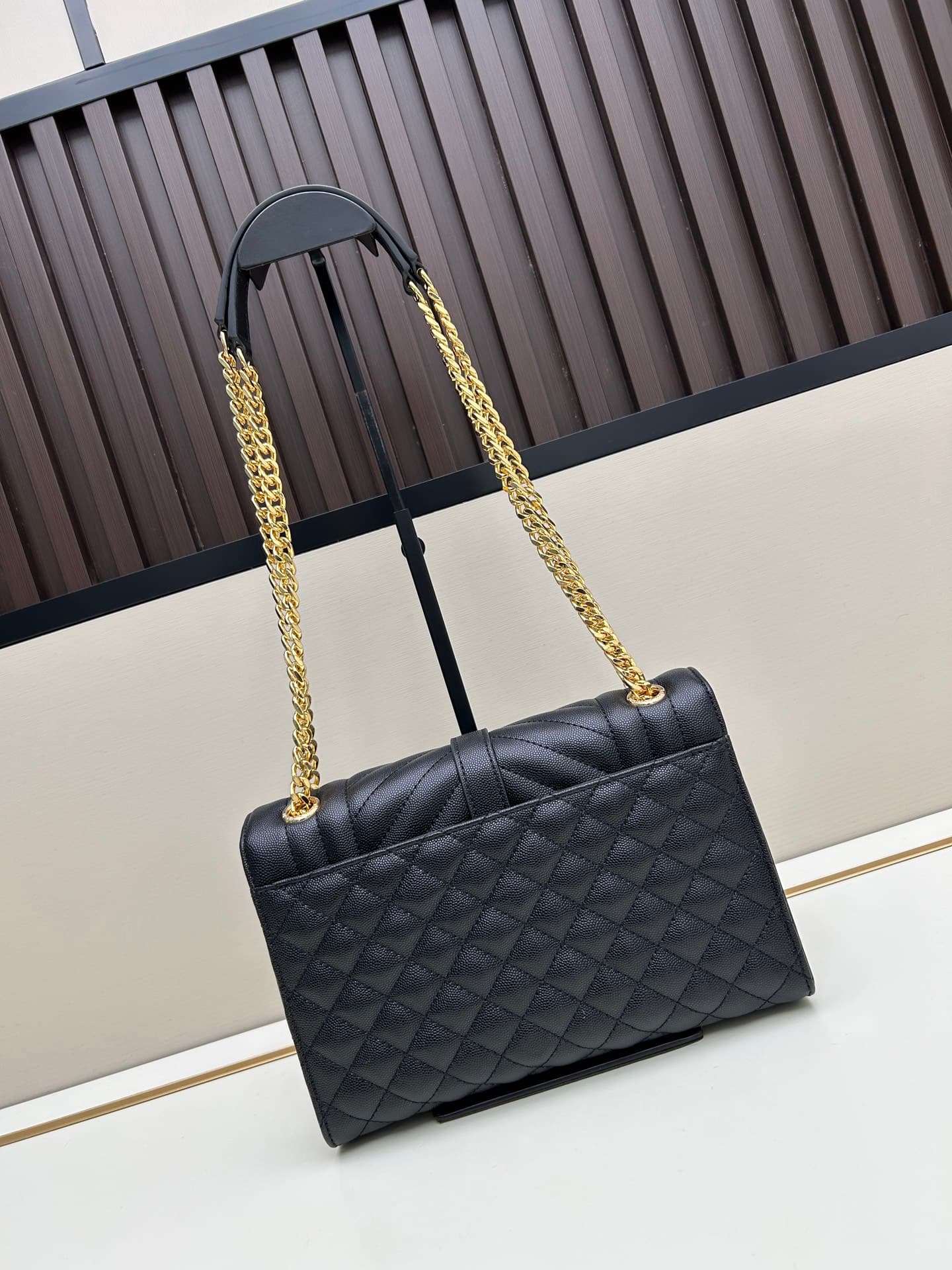 C8700 👏👏YSL Saint Laurent = a fantastic product again🔥 A popular item has been released[怄火] These intricate styles are extremely popular these days. Of course, a designer with decades of experience wouldn’t miss out on this design. The black hardware elem — image 2
