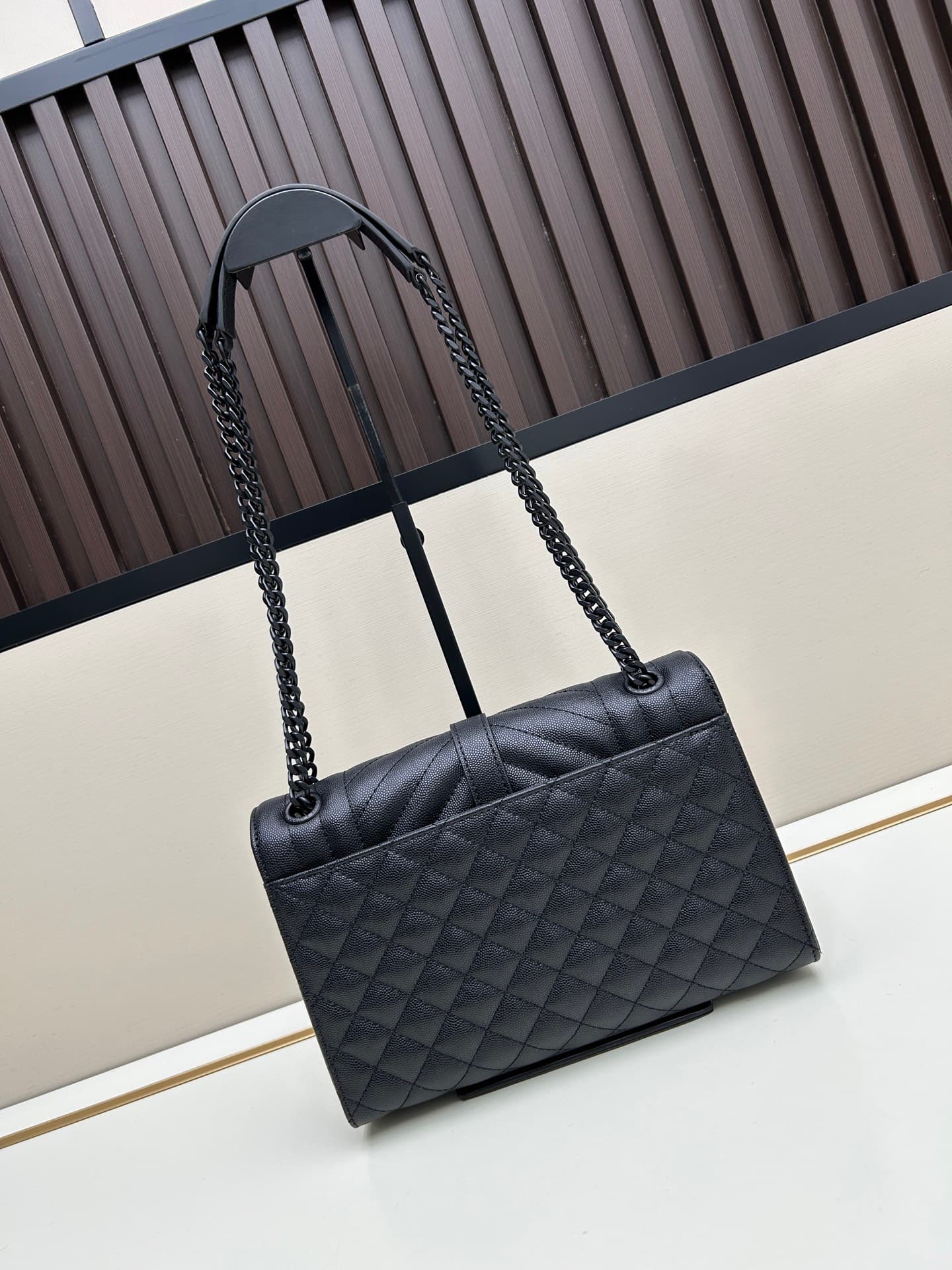 C8699 👏👏YSL Saint Laurent = a truly amazing design again🔥 A popular product has been released[怄火] These intricate styles are extremely popular right now. Of course, a designer with decades of experience wouldn’t miss out on this design. The black hardware — image 2