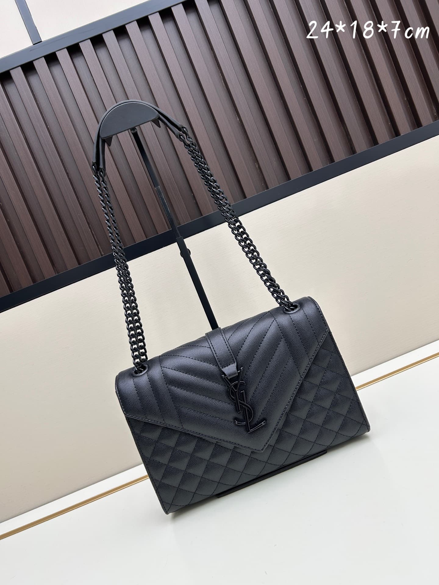C8699 👏👏YSL Saint Laurent = a truly amazing design again🔥 A popular product has been released[怄火] These intricate styles are extremely popular right now. Of course, a designer with decades of experience wouldn’t miss out on this design. The black hardware — image 1