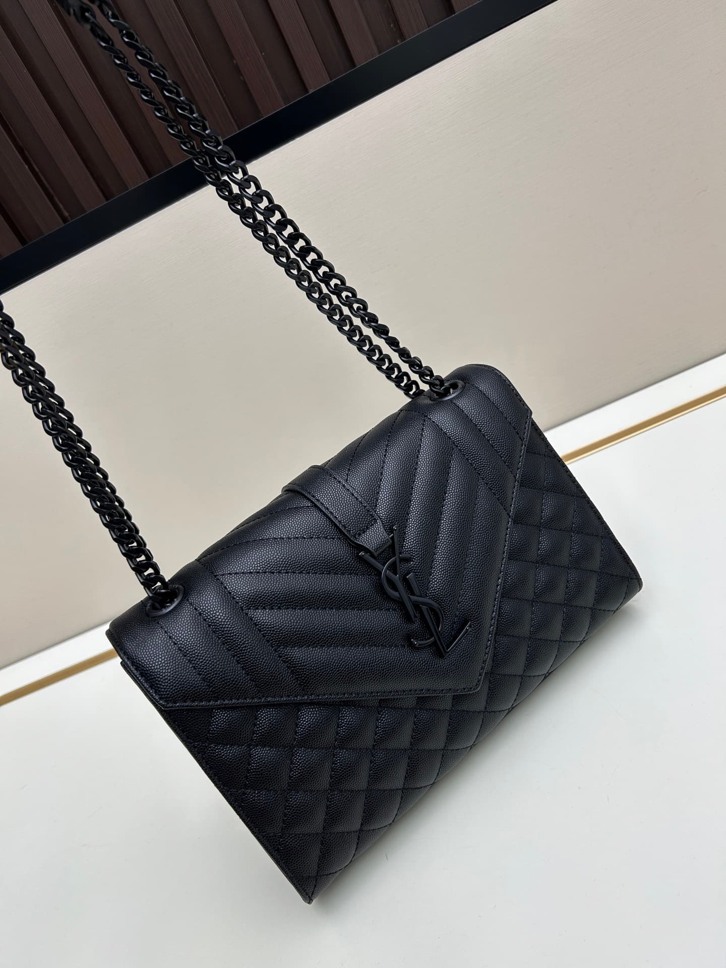 C8699 👏👏YSL Saint Laurent = a truly amazing design again🔥 A popular product has been released[怄火] These intricate styles are extremely popular right now. Of course, a designer with decades of experience wouldn’t miss out on this design. The black hardware — image 4