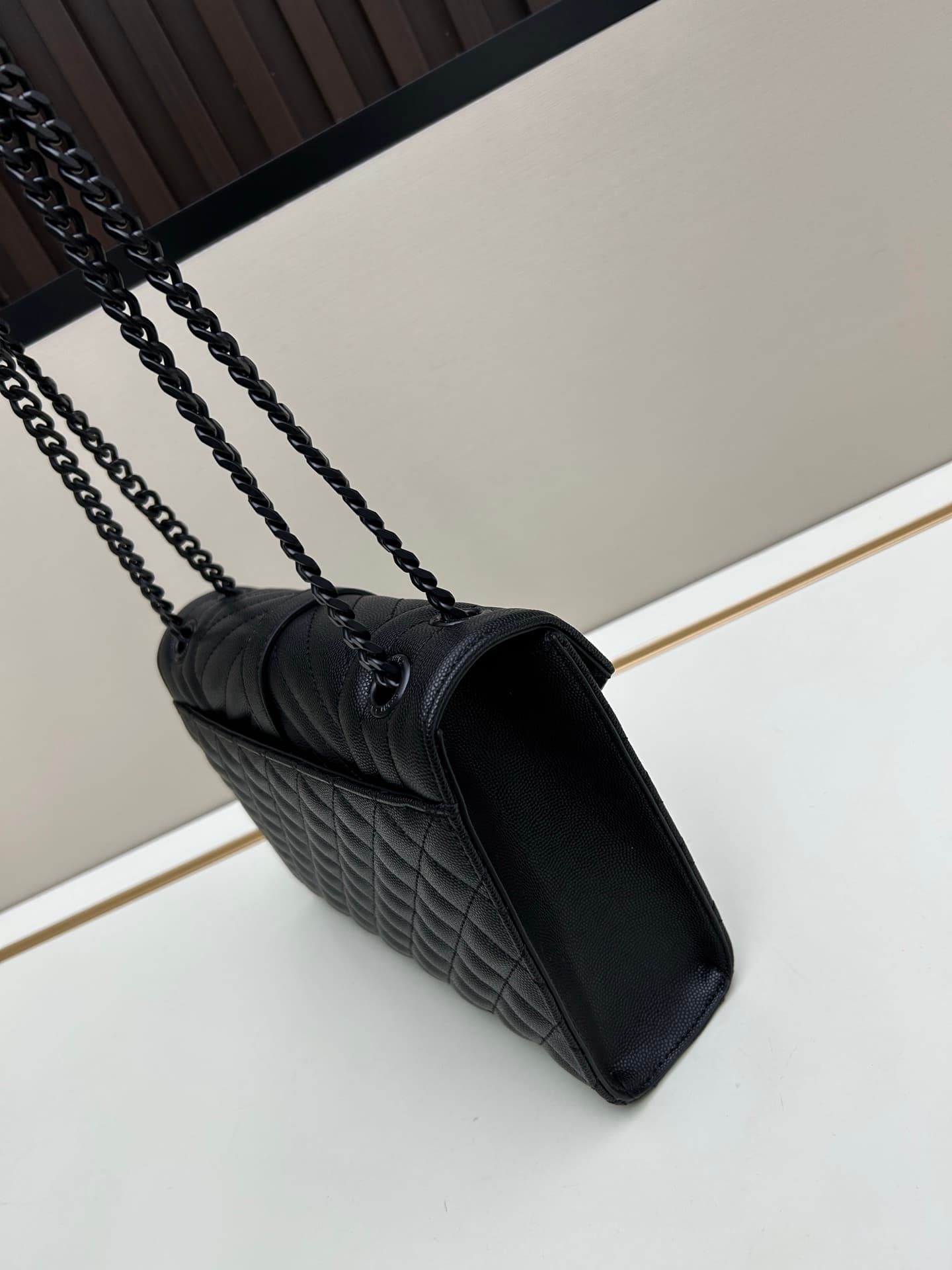 C8699 👏👏YSL Saint Laurent = a truly amazing design again🔥 A popular product has been released[怄火] These intricate styles are extremely popular right now. Of course, a designer with decades of experience wouldn’t miss out on this design. The black hardware — image 3