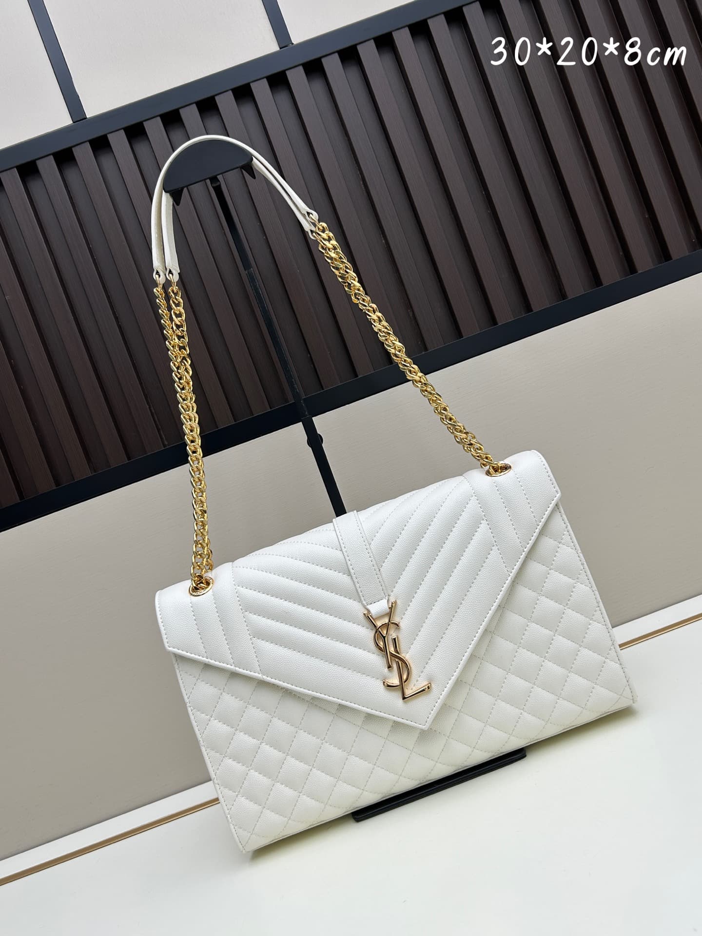 C8694 👏👏YSL Saint Laurent = a fantastic new product that’s a hit🔥. These intricate styles are extremely popular right now. Of course, a designer of this level wouldn’t miss out on such a product. It’s like a mysterious warrior guarding its owner, loyal an — image 2